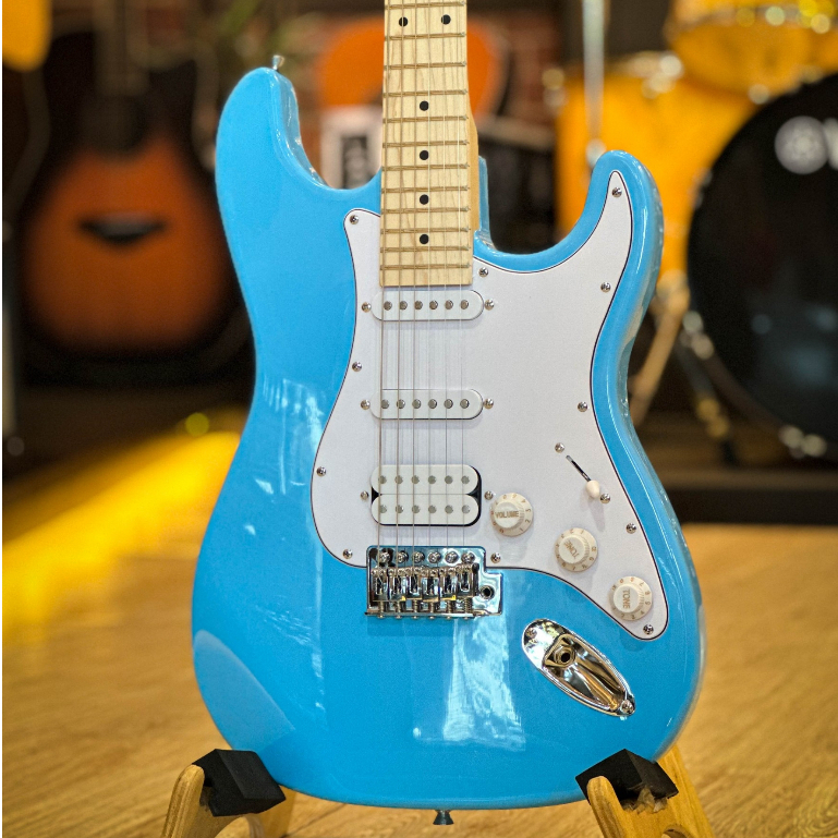 กีต้าร์ไฟฟ้า Siam music SM-02-F (BL) คอขาว HSS สีฟ้า เล่นได้หลายแนว FREE!! กระเป๋า สายแจ็ค ปิ๊ก2 คันโยก ประแจ