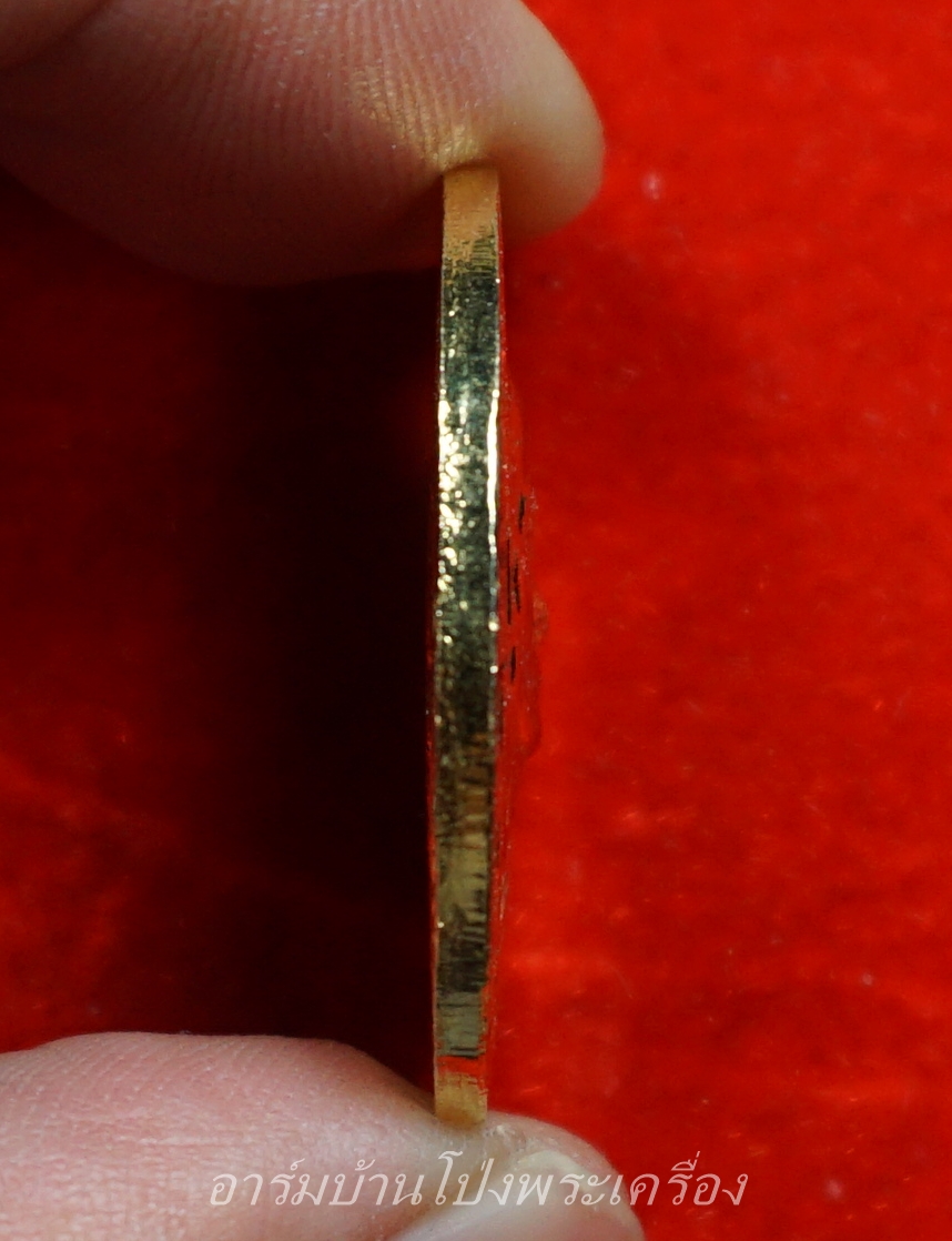 หลวงพ่อสง่า วัดบ้านหม้อ รุ่นปราบก๊อตอามี่ ปี๔๓ เนื้อกะไหล่ทอง(องค์ที่1)