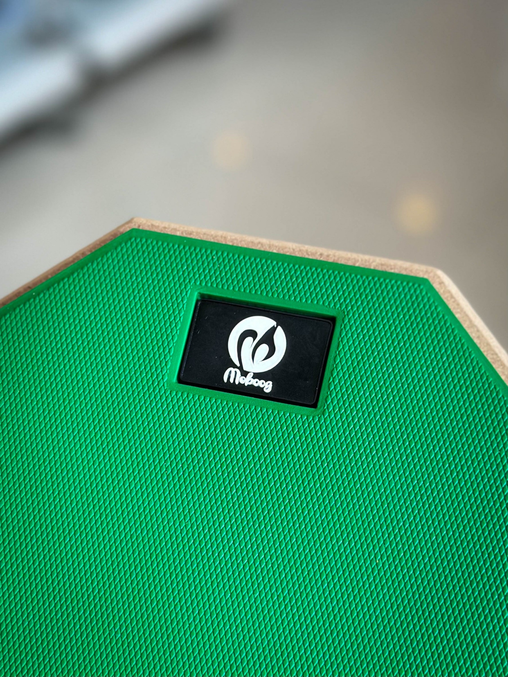 แป้นซ้อมกลอง ฐานไม้ สีเขียว ผิวเป็นแผ่นยางง วัสดุแข็งแรง แป้นซ้อม พร้อม ขาตั้ง กระเป๋าใส่