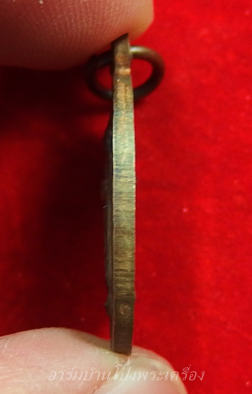 หลวงปู่เกศ วัดพิกุลทอง รุ่นยกช่อฟ้า หลังหลวงพ่อแก่นขนุนลอยน้ำ พิมพ์เล็ก(องค์ที่7)