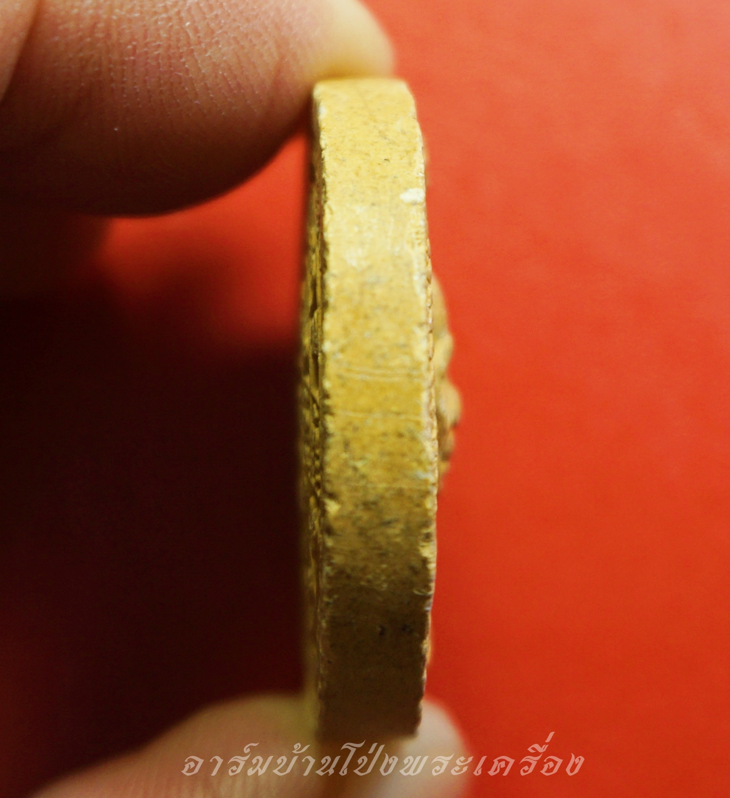 หลวงปู่แผ้ว วัดกำแพงแสน เนื้อผงสีเหลือง(องค์ที่2)