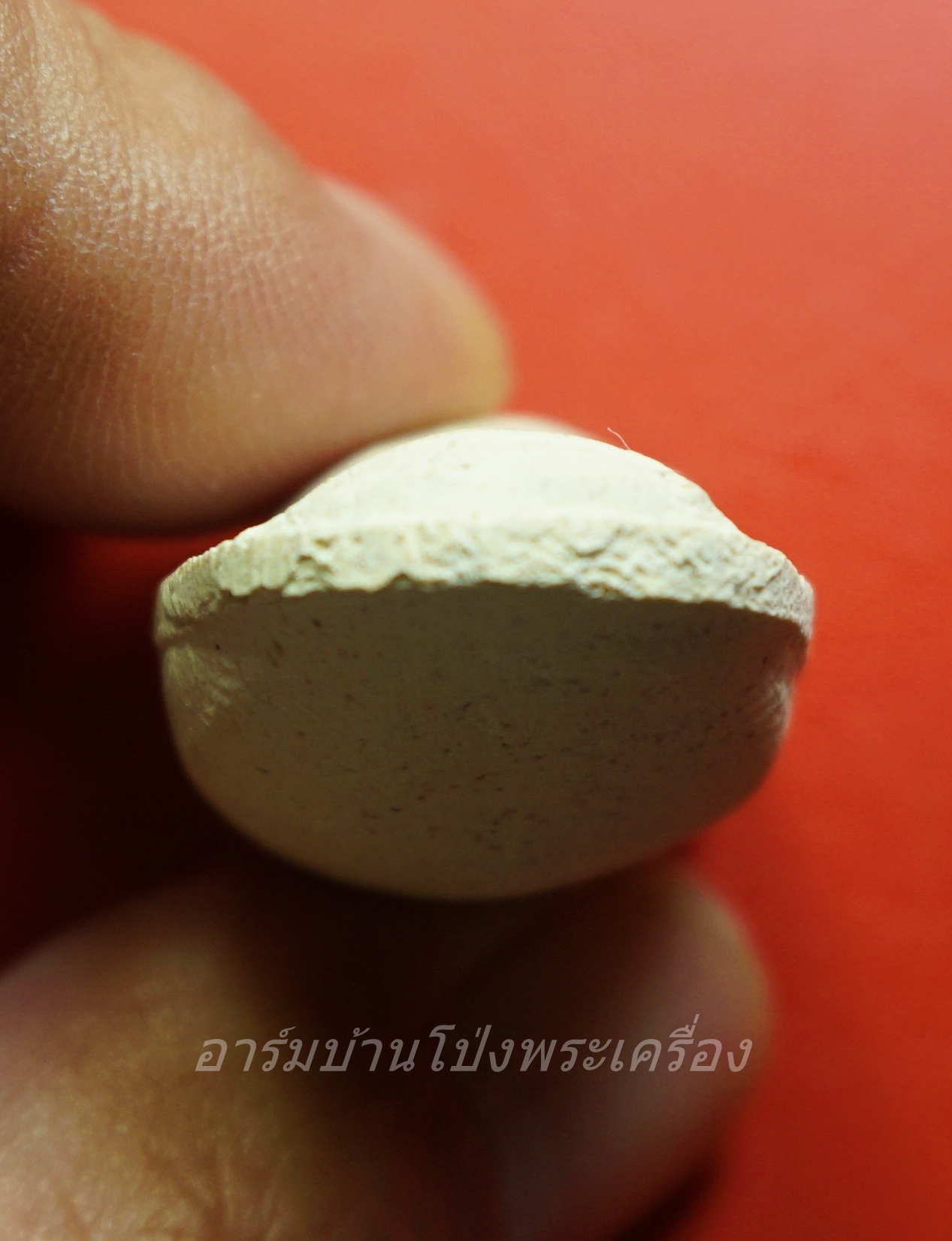 หลวงพ่อคูณ วัดบ้านไร่ นิ้วโป้งจำลอง ลงอักขระยันต์ ปี๒๕๓๖ เนื้อผง(องค์ที่1)