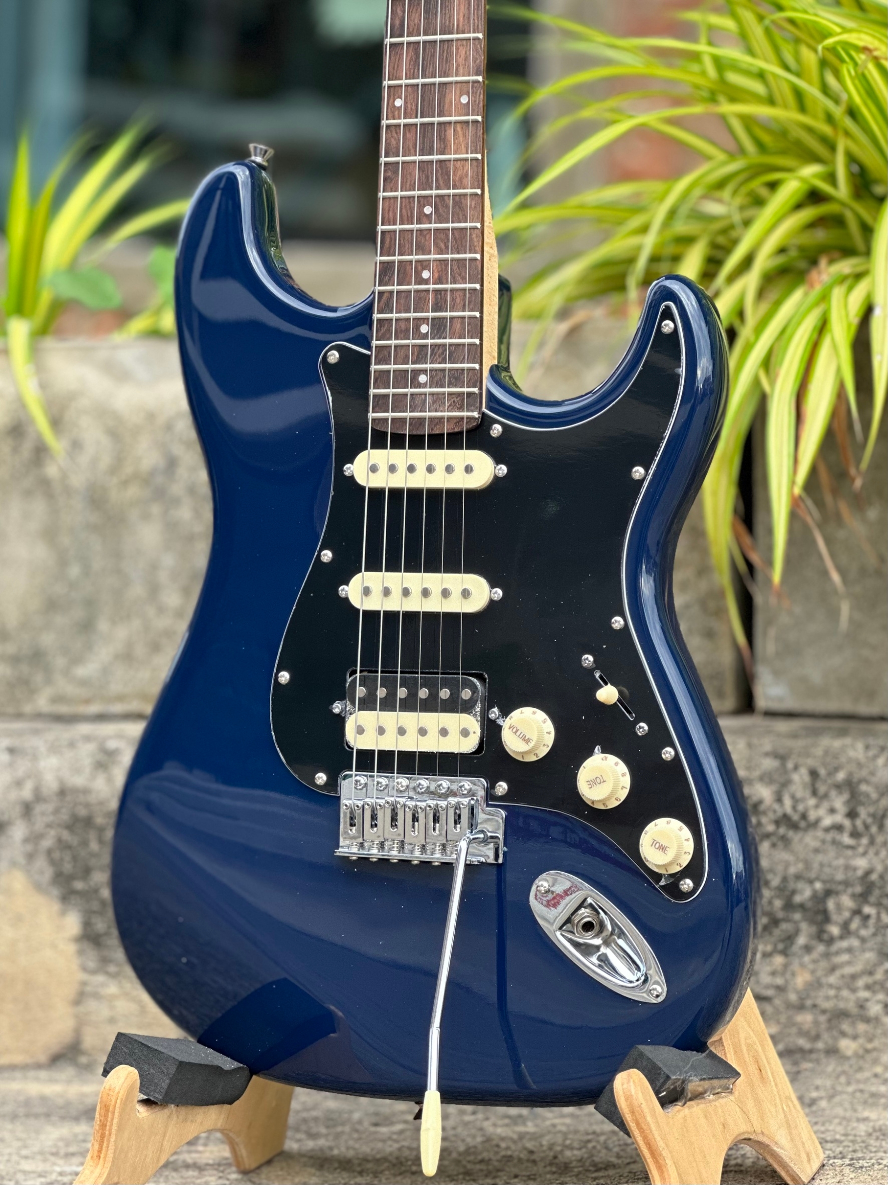 Century Standart ll กีต้าร์ไฟฟ้า Generation 2 ปิ๊กอัพ HSS สี Navy Dark Blue + เซตของแถม ทัชชิ่งจับง่าย พร้อม เซตสุดคุ้ม