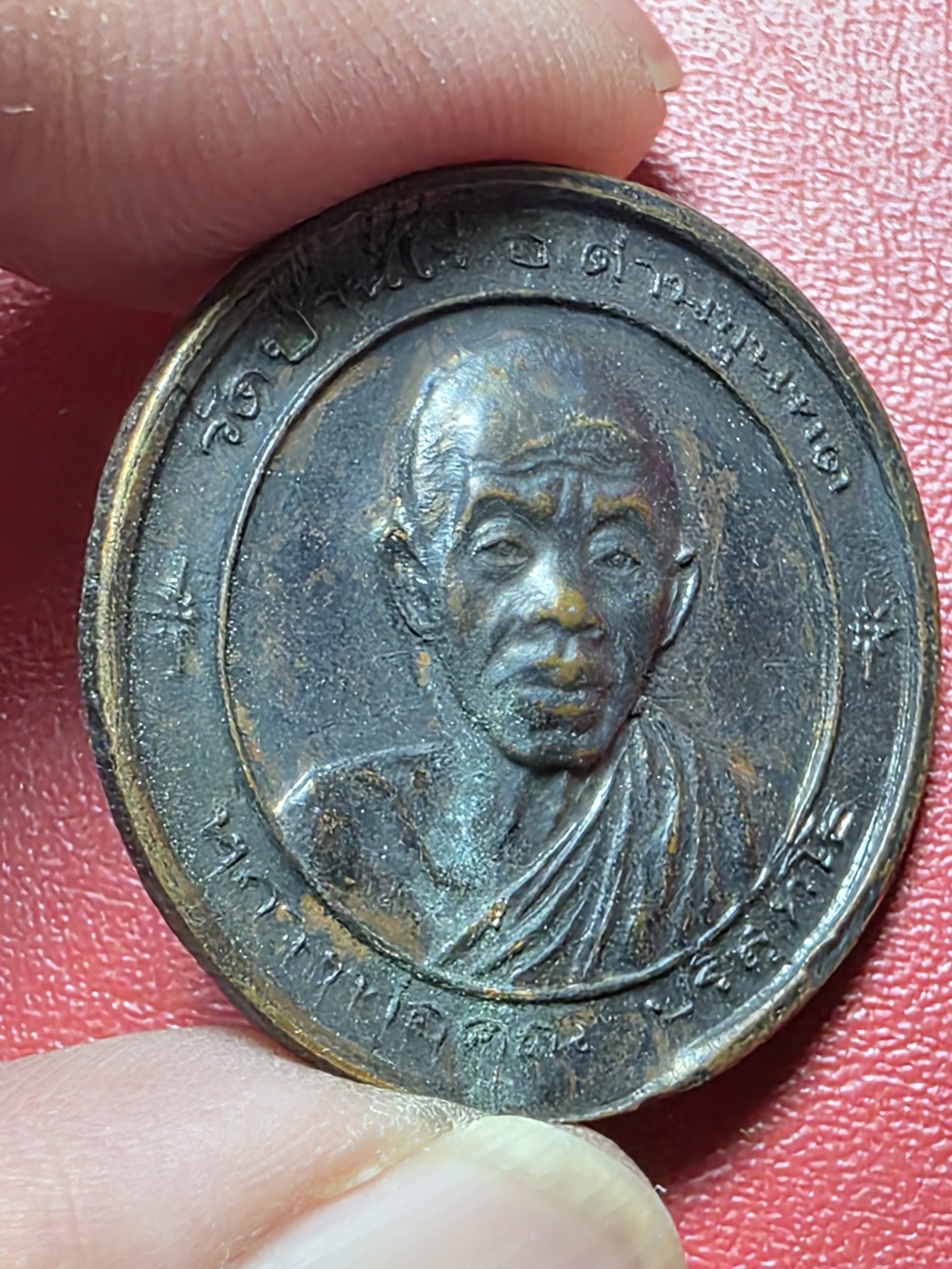 หลวงพ่อคูณ วัดบ้านไร่ หลัง พระวิษณุกรรม วิทยาลัยเทคนิคนครราชสีมา เนื้อทองแดงรมดำ(องค์ที่6)