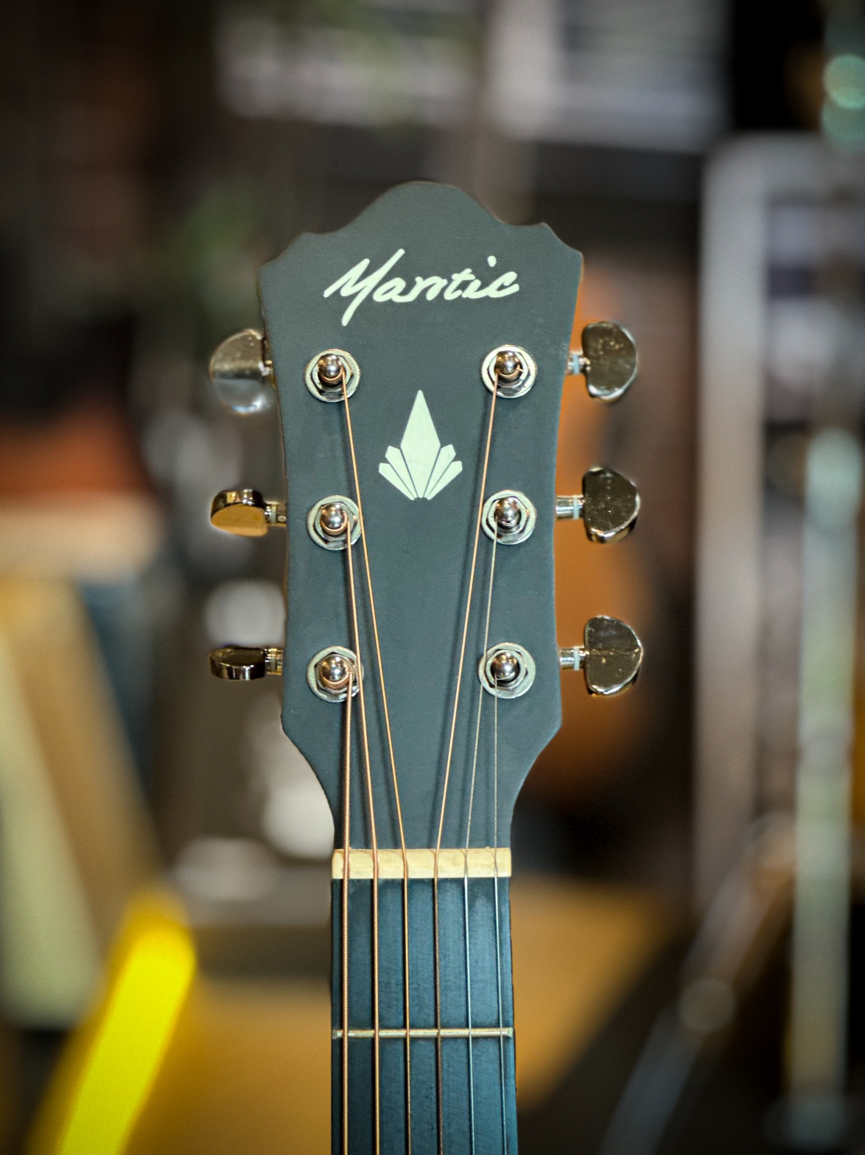 Mantic กีต้าร์โปร่ง รุ่น AG-370C ทัชชิ่งดี จับง่าย 41 นิ้ว กีตาร์โปร่ง พร้อมกระเป๋า ปิ๊ก4อัน ใบคอร์ด ประแจ คาโป้