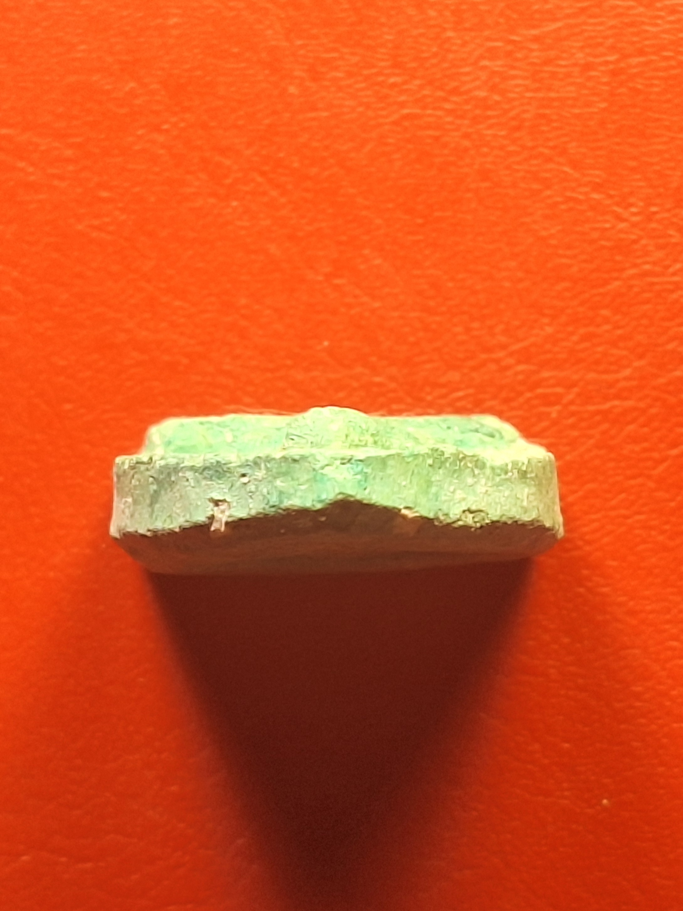 พระแก้วมรกต วัดบ้านโป่ง ปี๒๕๐๙ พิมพ์ใหญ่ เนื้อเขียว ด้านหลังในหลวงพระราชินี(องค์ที่2)