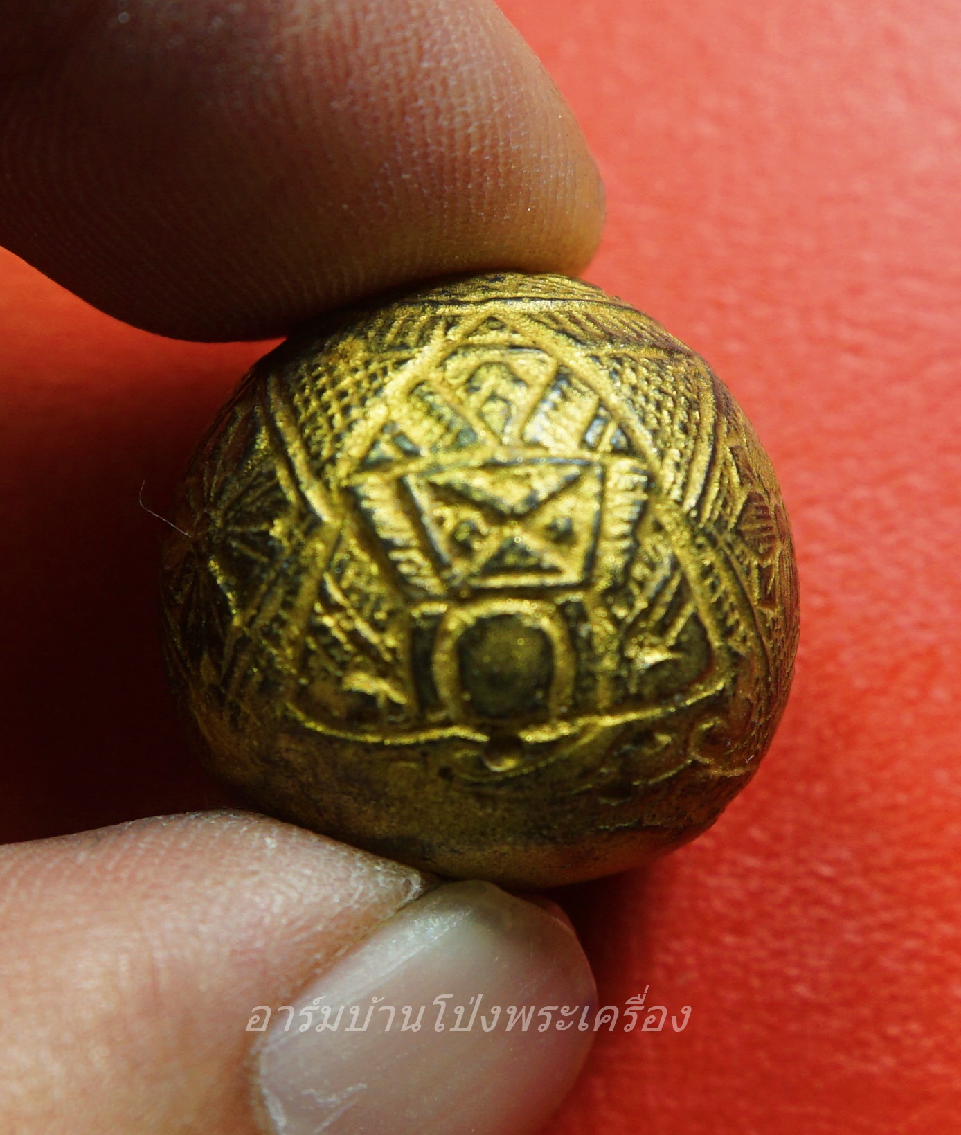 คตมะพร้าวสุดยอดของมงคลศักสิทธิ์ ป้องกันไสยศาสตร์ทุกชนิด เขย่ามีเสียงดัง แกะเป็นรูปราหู 3 หน้า(องค์ที่2)