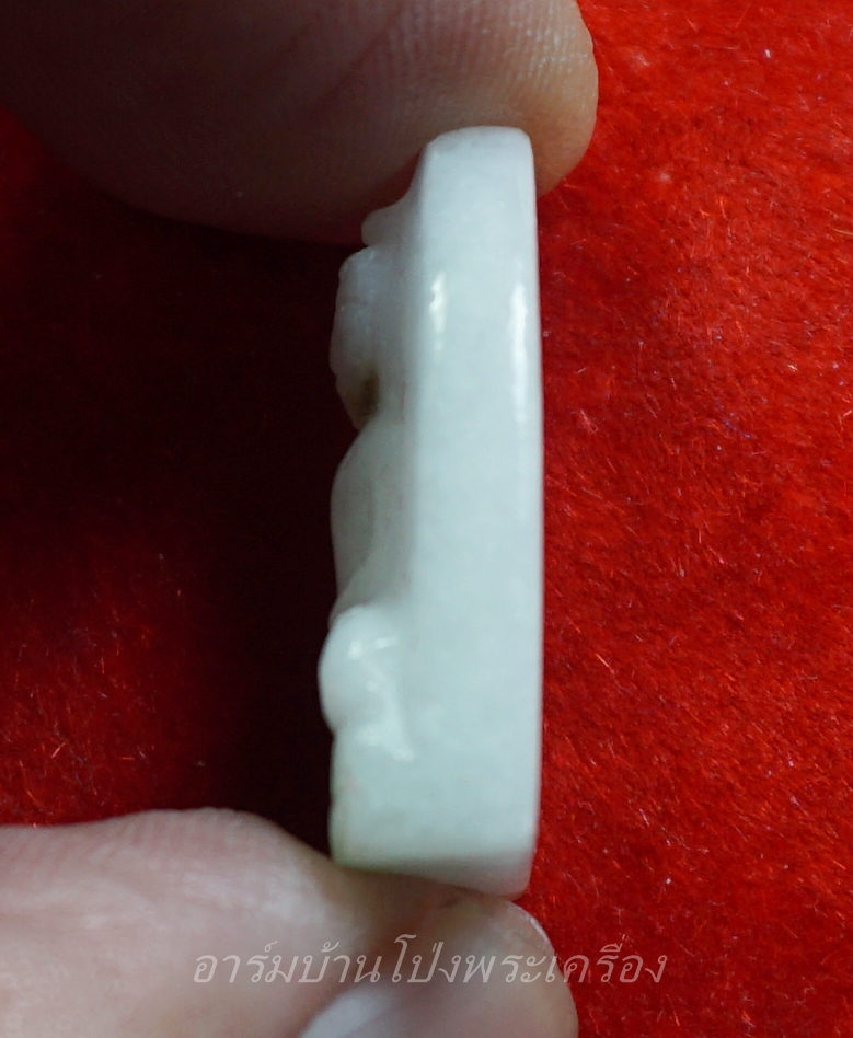 หลวงพ่อขันธ์ วัดพระศรีอารย์ พระหยกขาว พร้อมกล่องเดิม(องค์ที่8)