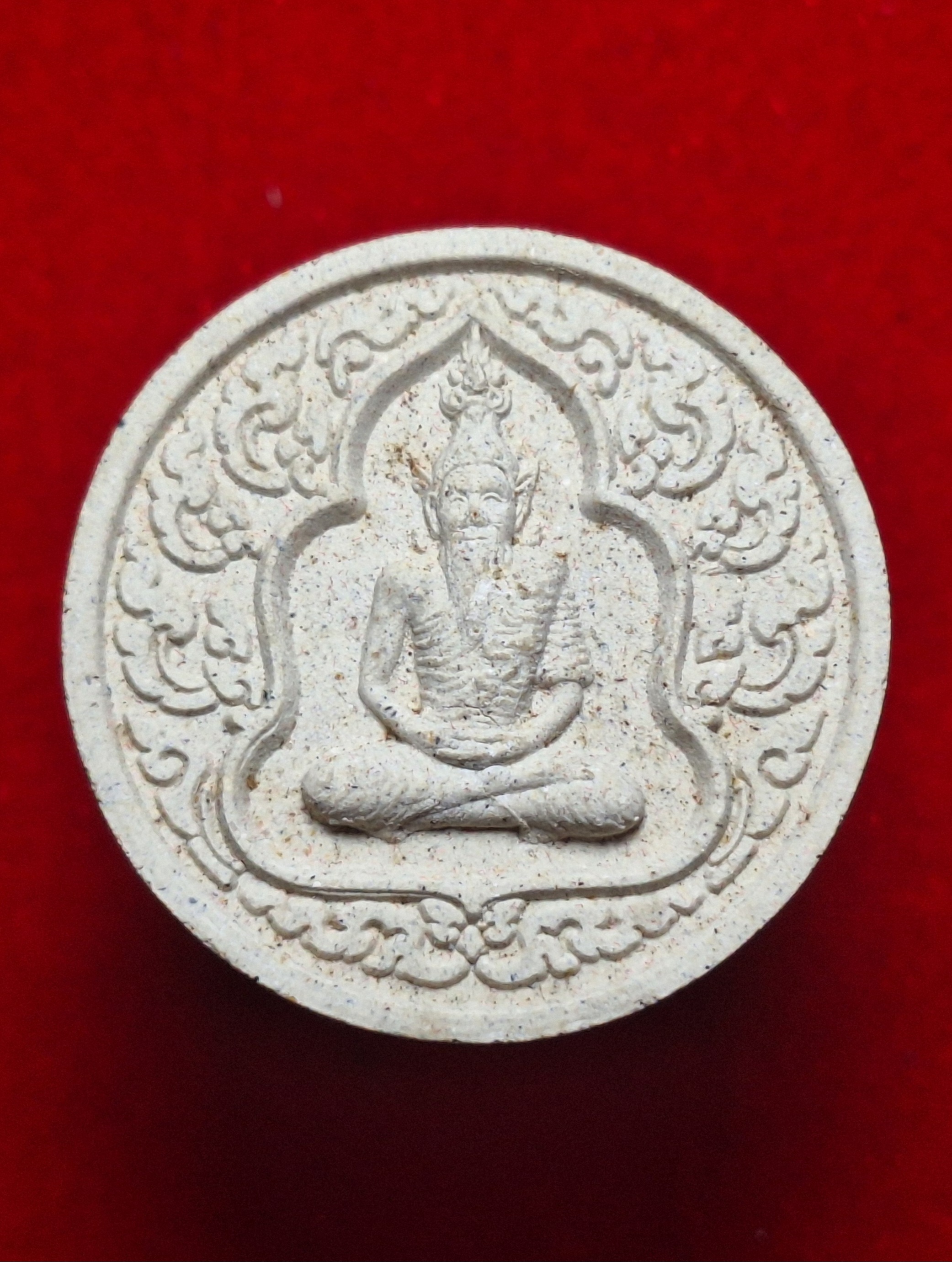 หลวงปู่ต้อย วัดสนามแย้ เศียรพ่อแก่ฤาษีนารอด หลังปู่ฤาษีนารายณ์ รุ่นแรก ปี๒๕๕๓ เนื้อผงพุทธคุณ(องค์ที่3)