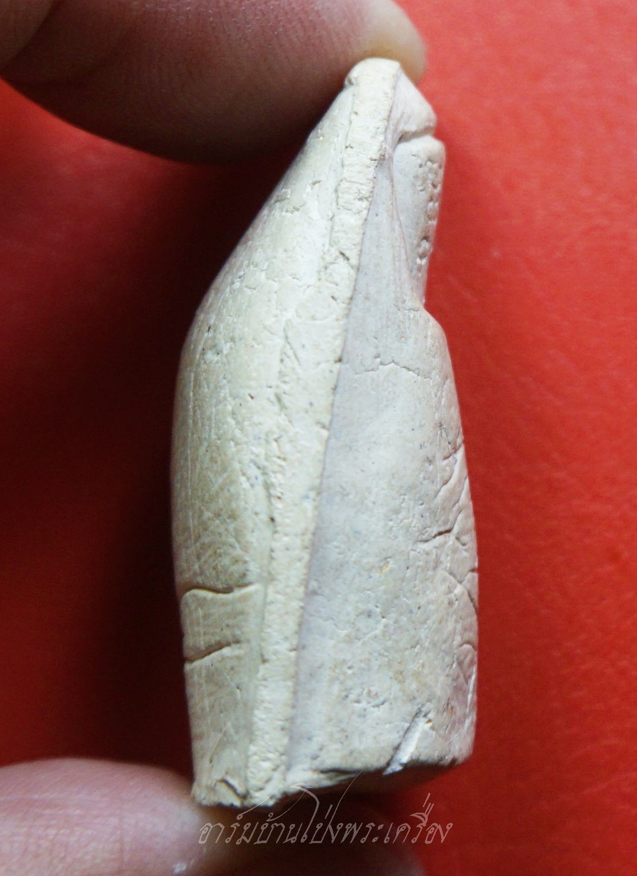 หลวงพ่อคูณ วัดบ้านไร่ นิ้วโป้งจำลอง ลงอักขระยันต์ ปี๒๕๓๖ เนื้อผง(องค์ที่14)