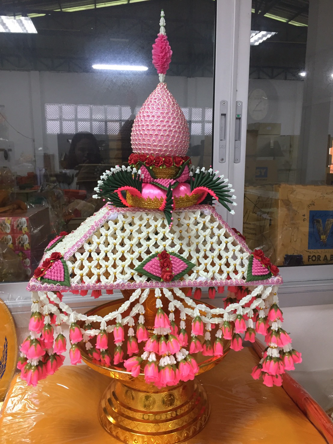 ครอบไตร ทรงพุ่มดอกบัว