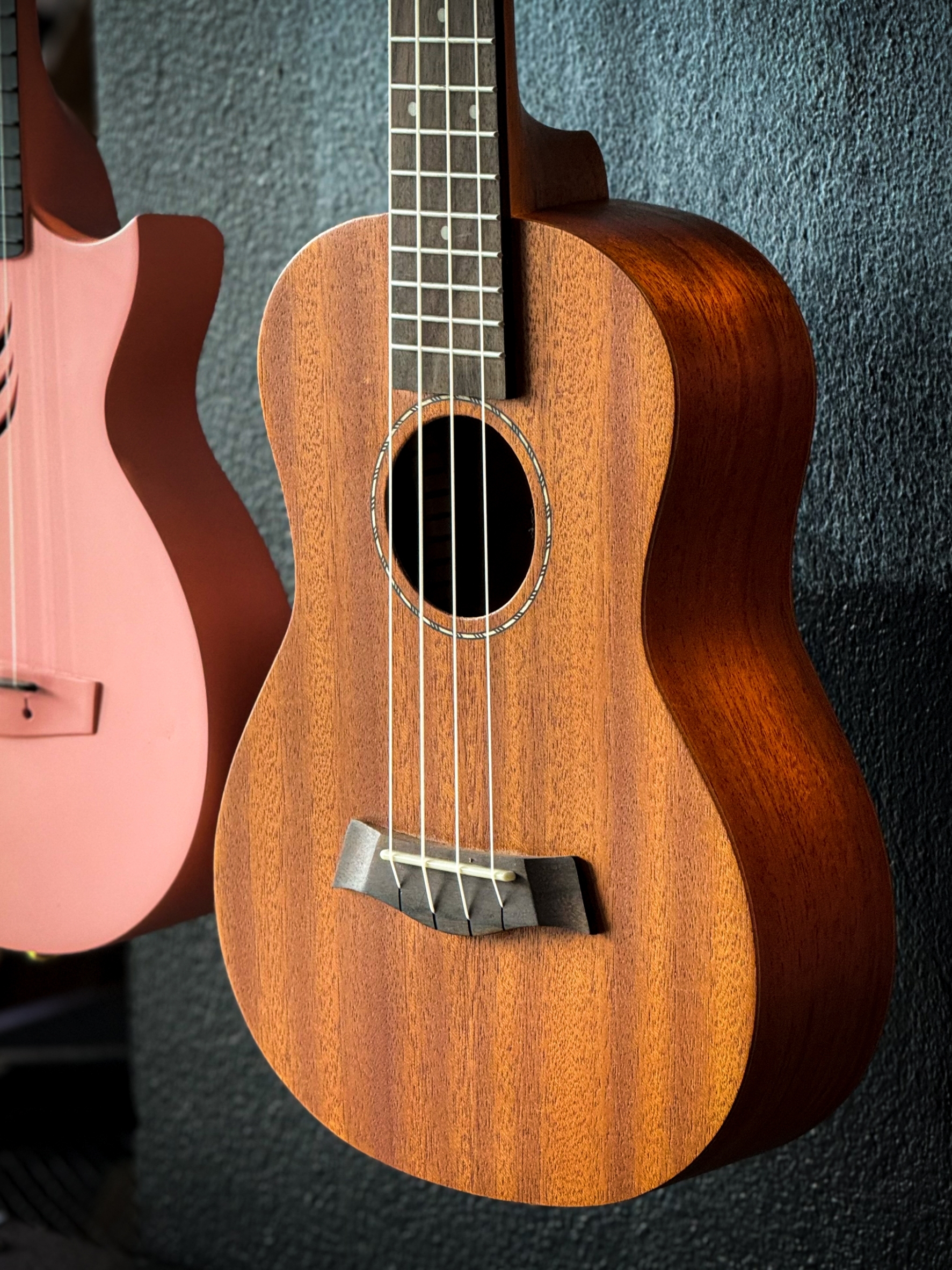 อูคูเลเล่ Mentreel Ukulele UK-26 สีไม้เข้ม ไซส์ Tenor 26 นิ้ว แถมฟรี ปิ๊ก4อัน - รับประกันการขนส่ง