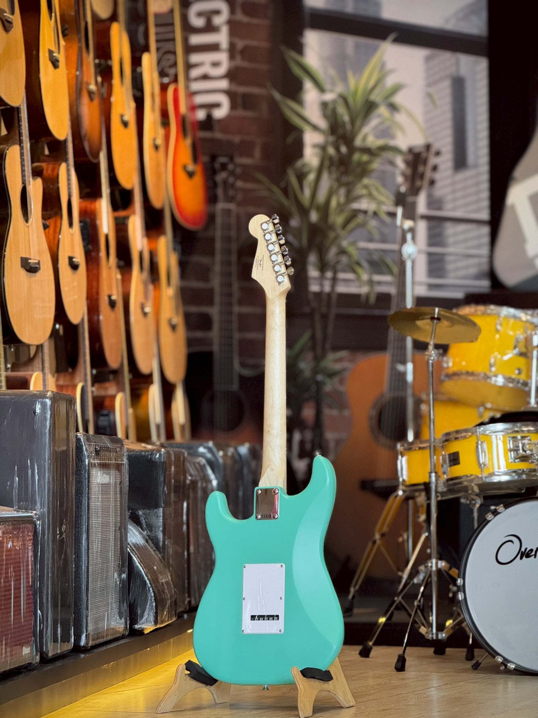 กีตาร์ไฟฟ้า Squier Debut Stratocaster HSS (สี Sea Foam Dreen / Dakota Red ) พร้อม ปิ๊ก คันโยก