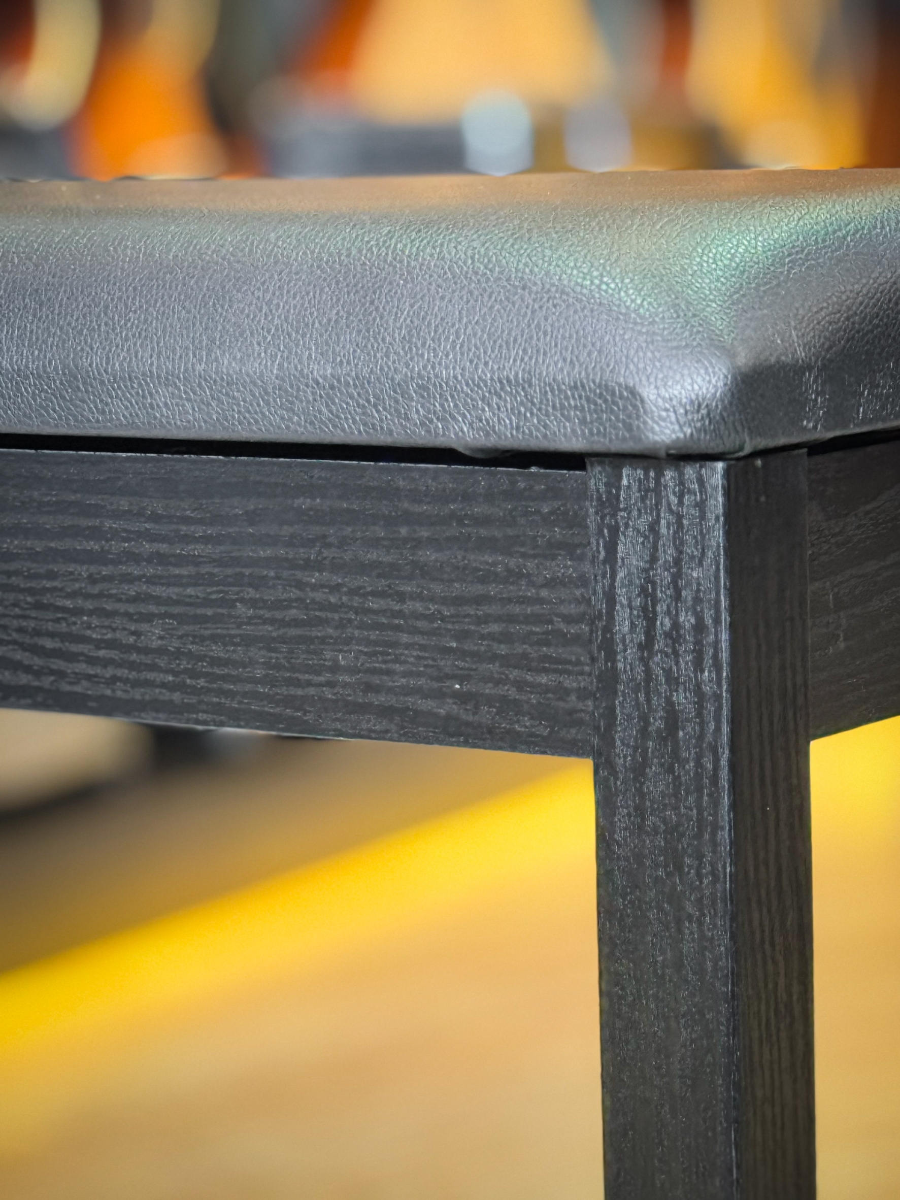 เก้าอี้เปียโน ดำ / ขาว Badger รุ่น HY-703 ปิดเบาะได้ เบาะหุ้มหนัง PU อย่างดี บุฟองน้ำหนา โครงฐานแข็งแรง