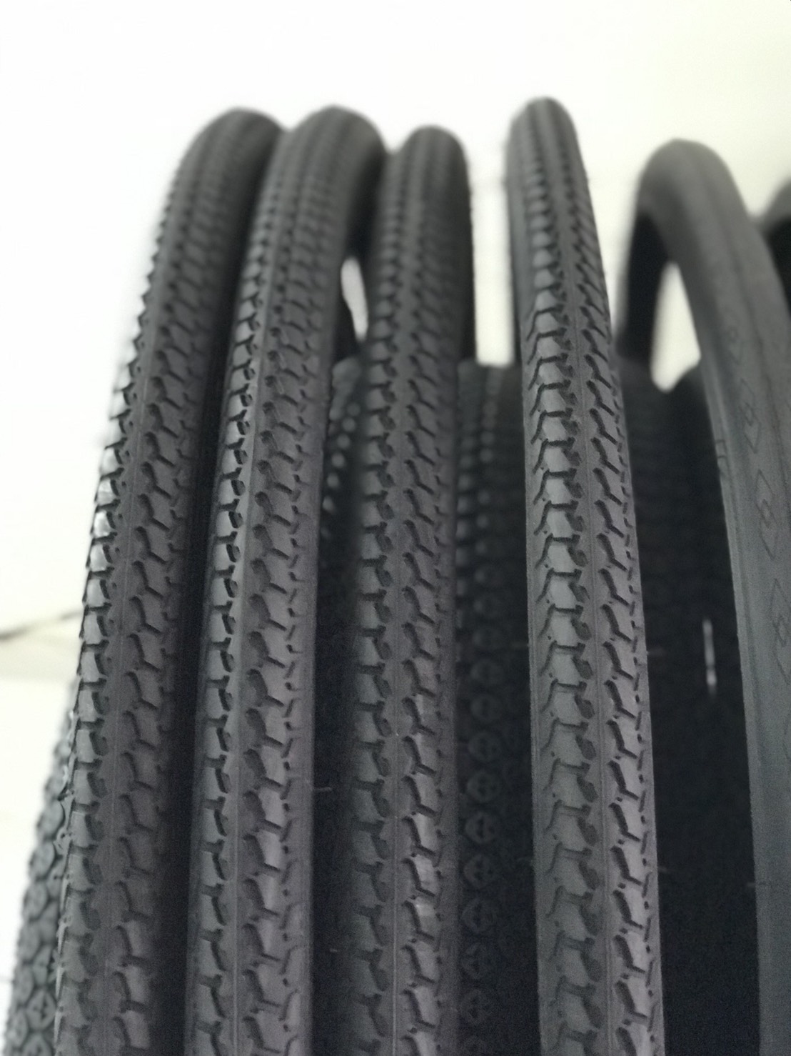 ยางนอกจักรยานแม่บ้าน 27x1.3/8 deestone