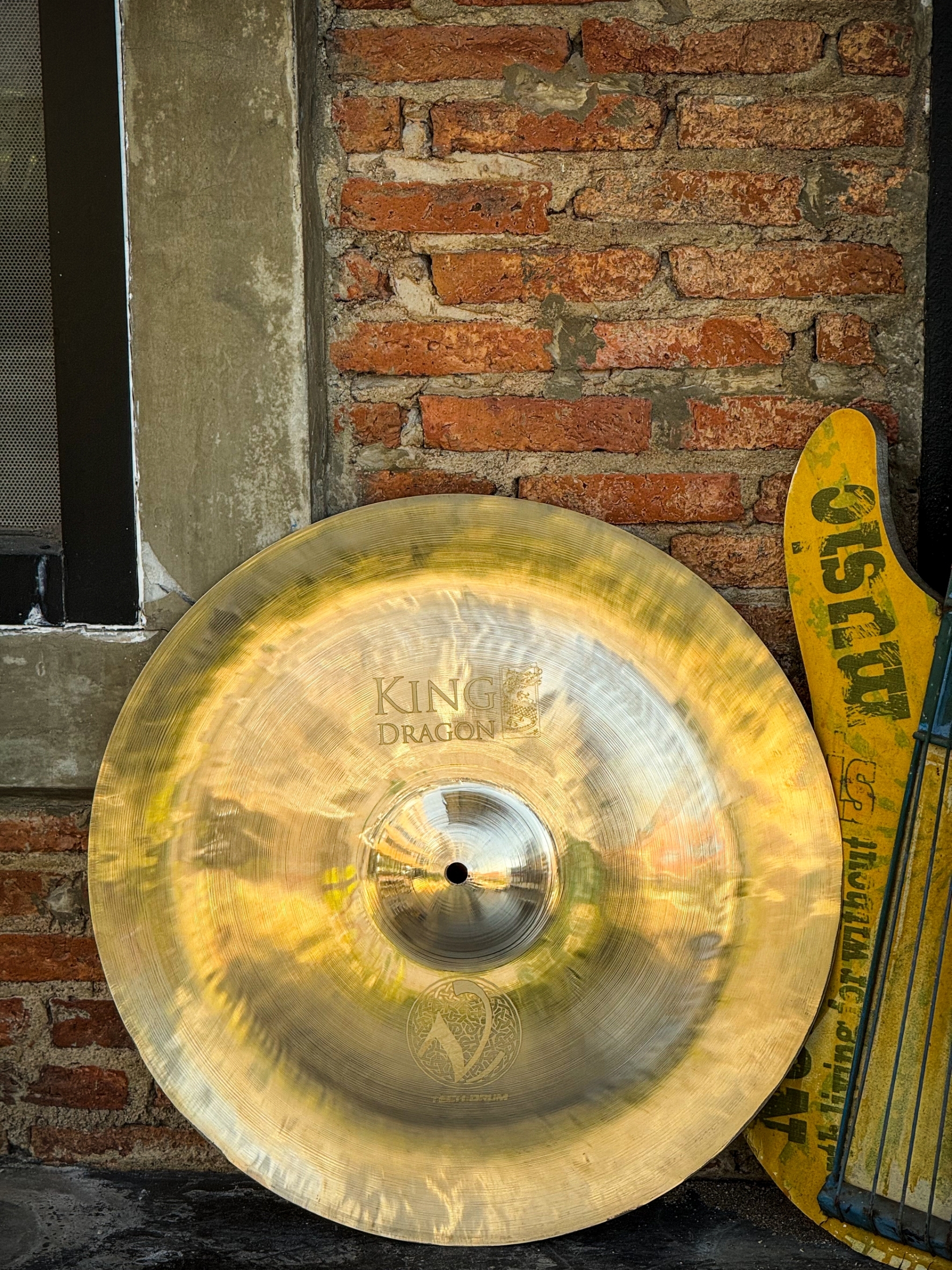 ฉาบไชน่า B-20 ขนาด 18 นิ้ว ฉาบทองเหลือง เสียงหนักแน่น ใสกังวาน