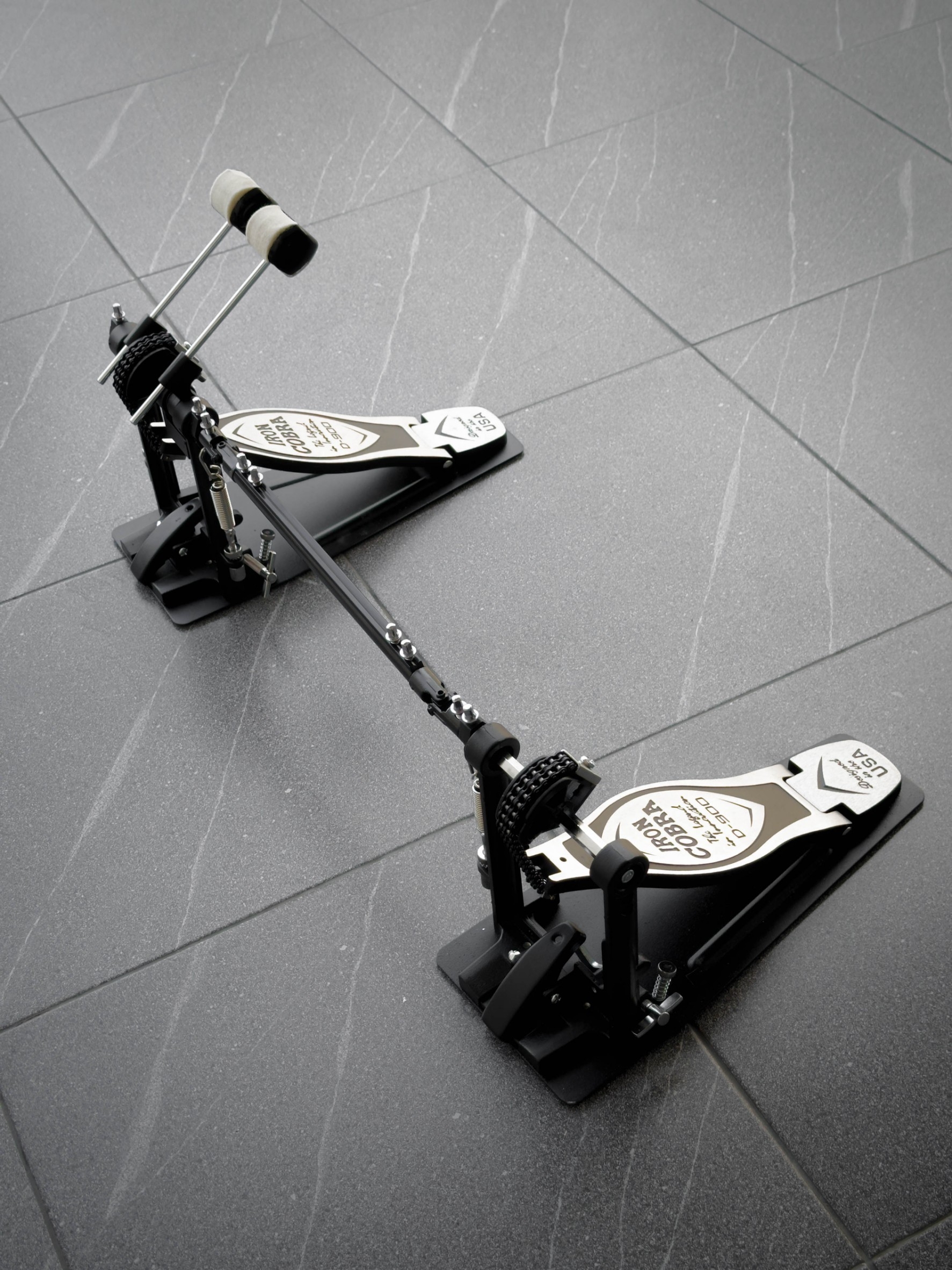 กระเดื่องคู่ โซ่คู่ ผลิตจากวัสดุคุณภาพดี กระเดื่องกลอง สำหรับกลองชุด ฟรี ก้านกระเดื่อง/ประแจกลอง