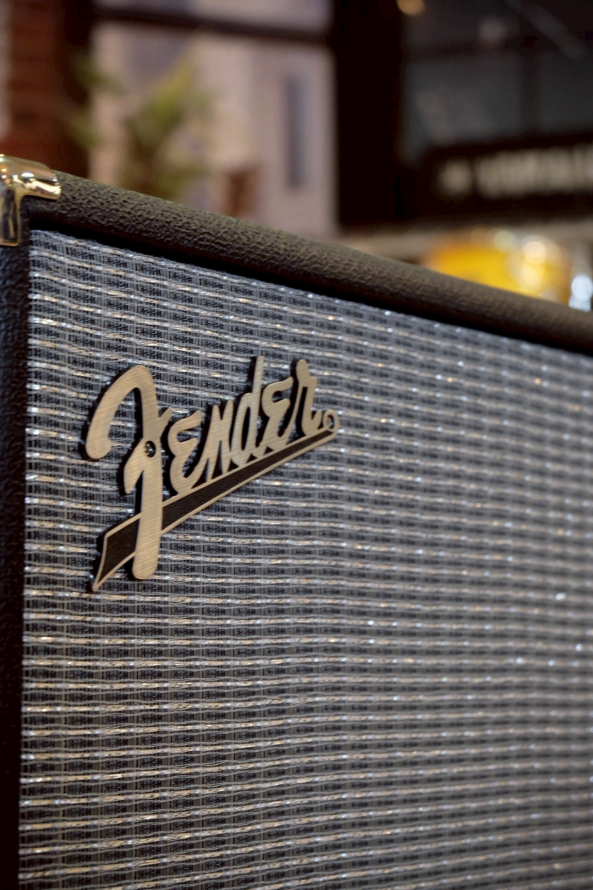 แอมป์เบส Fender รุ่น Rumble 25 ตู้แอมป์เบส 25 วัตต์ มีเสียงแตก ปรับ EQ ได้ 3 แบนด์ Bass / Mid / Treble ประกันศูนย์