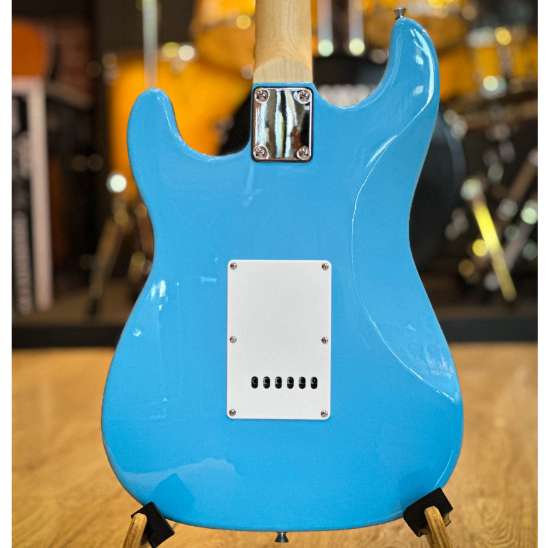 กีต้าร์ไฟฟ้า Siam music SM-02-F (BL) คอขาว HSS สีฟ้า เล่นได้หลายแนว FREE!! กระเป๋า สายแจ็ค ปิ๊ก2 คันโยก ประแจ