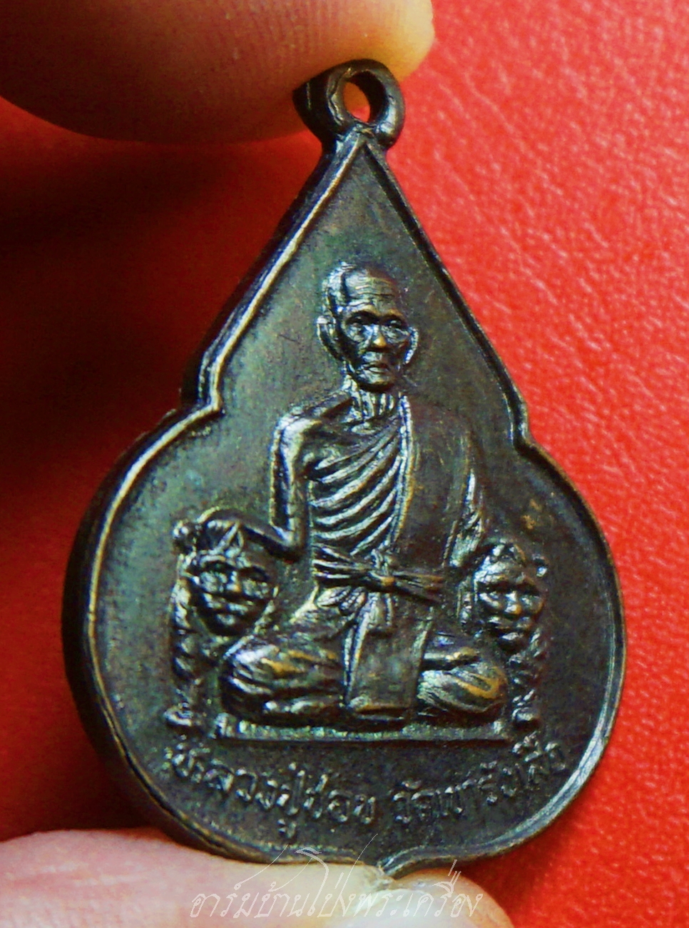 หลวงปู่ชอบ วัดเขารังเสือ รุ่นฉลองอายุ๗รอบ จับหัวเสือ เนื้อทองแดง(องค์ที่7)