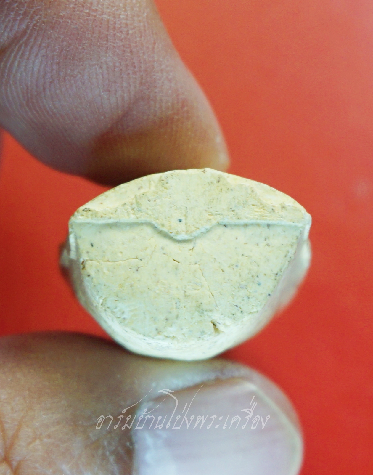 หลวงพ่อคูณ วัดบ้านไร่ นิ้วโป้งจำลอง ลงอักขระยันต์ ปี๒๕๓๖ เนื้อผง(องค์ที่7)