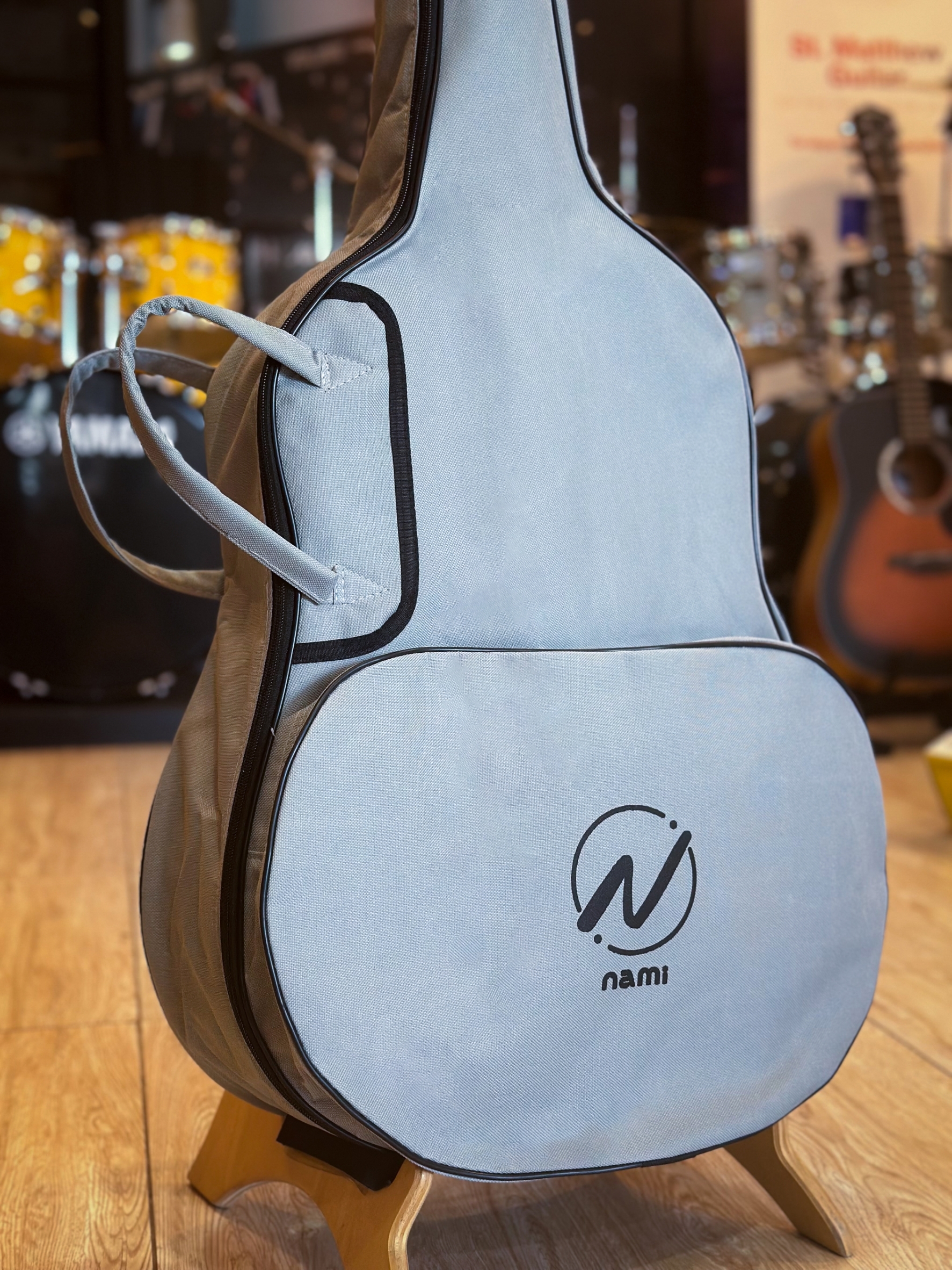 กระเป๋ากีต้าร์โปร่ง Nami ใส่ได้ถึงขนาด 41 นิ้ว สีเทา กระเป๋ากีต้าร์ มีชองใส่ของ มีหูหิ้ว/สะพายหลัง
