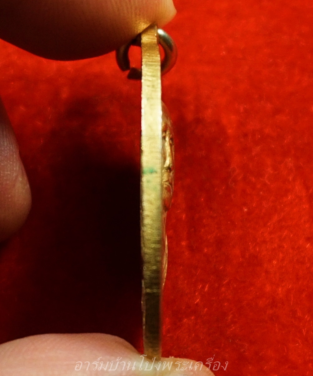 หลวงพ่อเกลี้ยง วัดเฉลิมอาสน์ ปี๒๕๑๗ เนื้อกะไหล่ทอง(องค์ที่1)