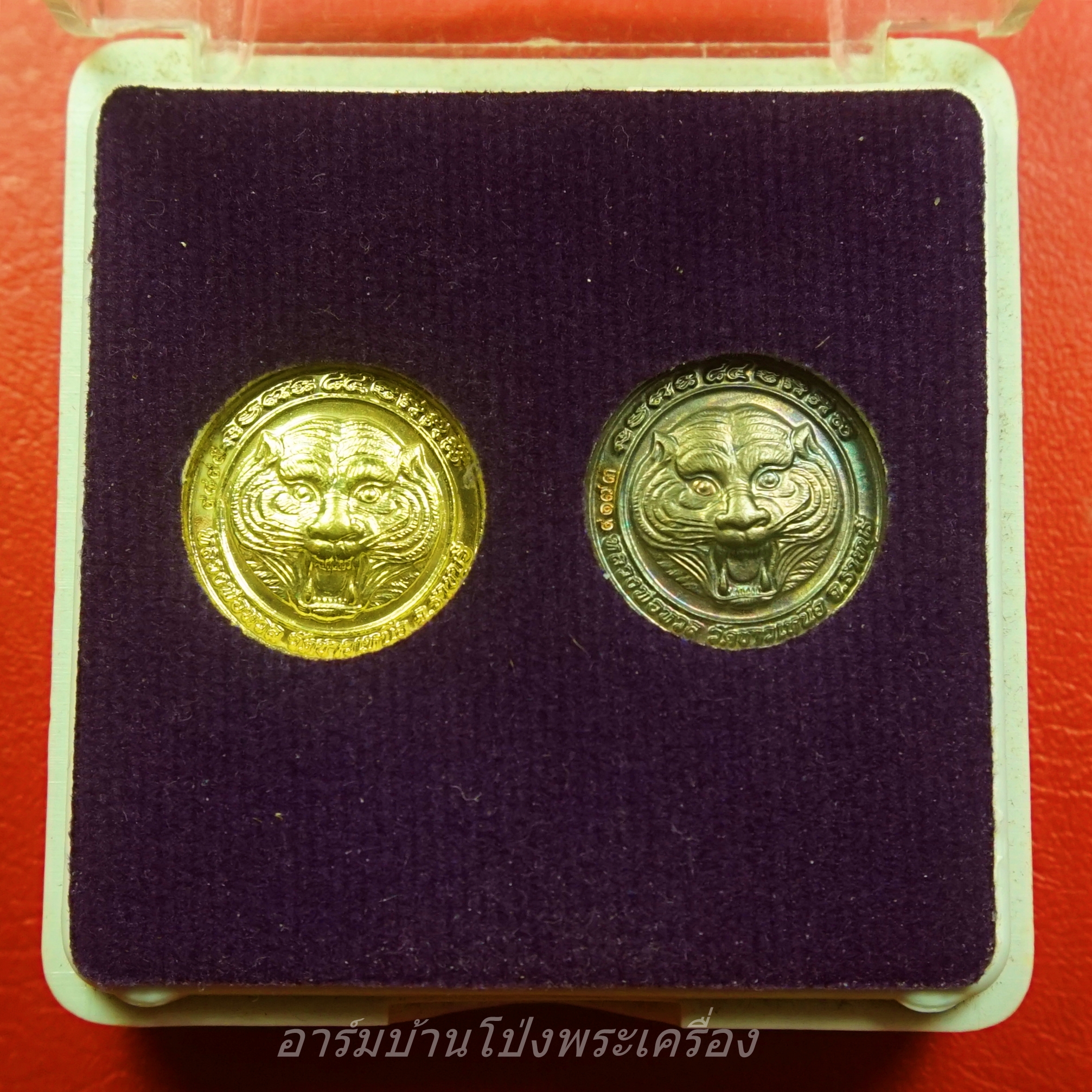 หลวงพ่อหวล วัดชาวเหนือ เสือเม็ดกระดุม มหาเมตตา มหาบารมี ปี๒๕๕๔ เนื้อฝาบาตร เนื้อกะไหล่เงิน(ชุดที่1)