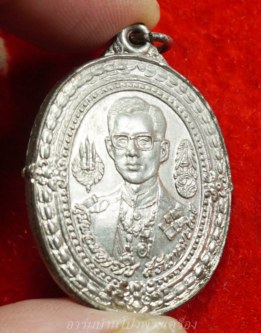 เหรียญที่ระลึกรักาลที่ ๙ งาน ๕ ธันวามหาราช พ.ศ.๒๕๓๔ ครั้งที่ 15 เนื้อกะไหล่เงิน(องค์ที่1)