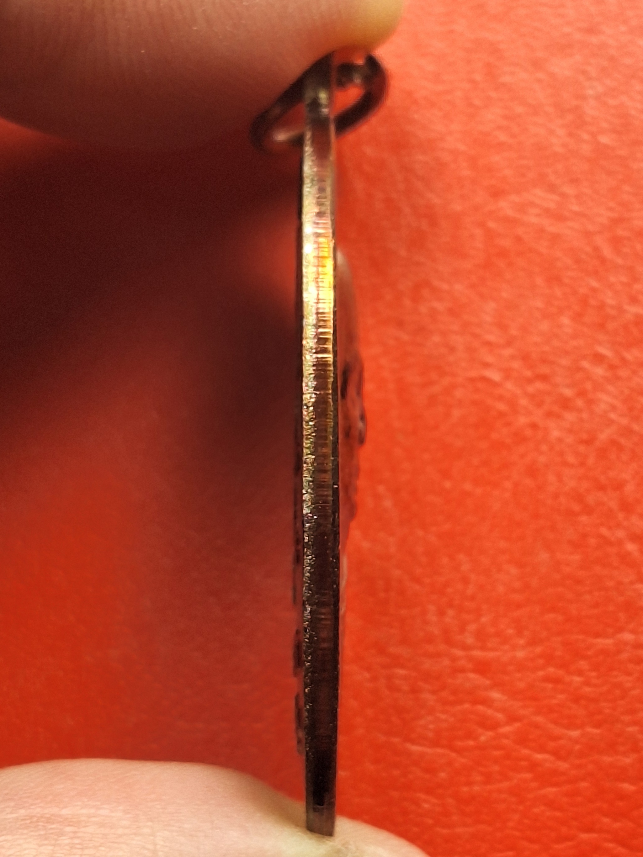 หลวงปู่แผ้ว ปวโร วัดกำแพงแสน ใบขี้เหล็ก ปี๒๕๕๗ เนื้อทองแดง บล๊อกนวะ ตอกโค้ต ส.ท.(สุดท้าย)(องค์ที่12)