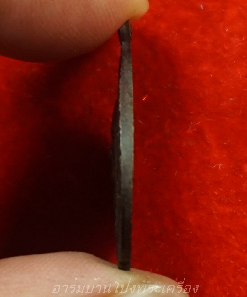 หลวงปู่ชอบ วัดเขารังเสือ รุ่นแรก เนื้อทองแดงรมดำ(องค์ที่3)