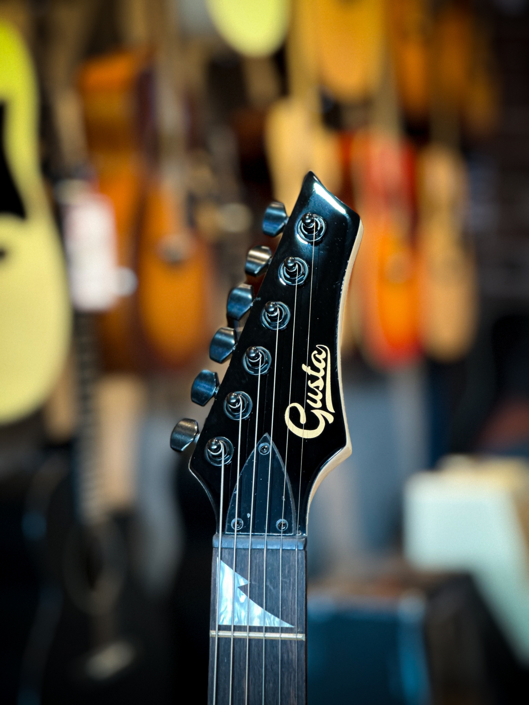 กีต้าร์ไฟฟ้า Gusta รุ่น GIB-01 ปิ๊กอัพ HSS จำนวน 24 เฟรต ฟรี ปิ๊ก2อัน ประแจ สายแจ็ค ใบคอร์ด