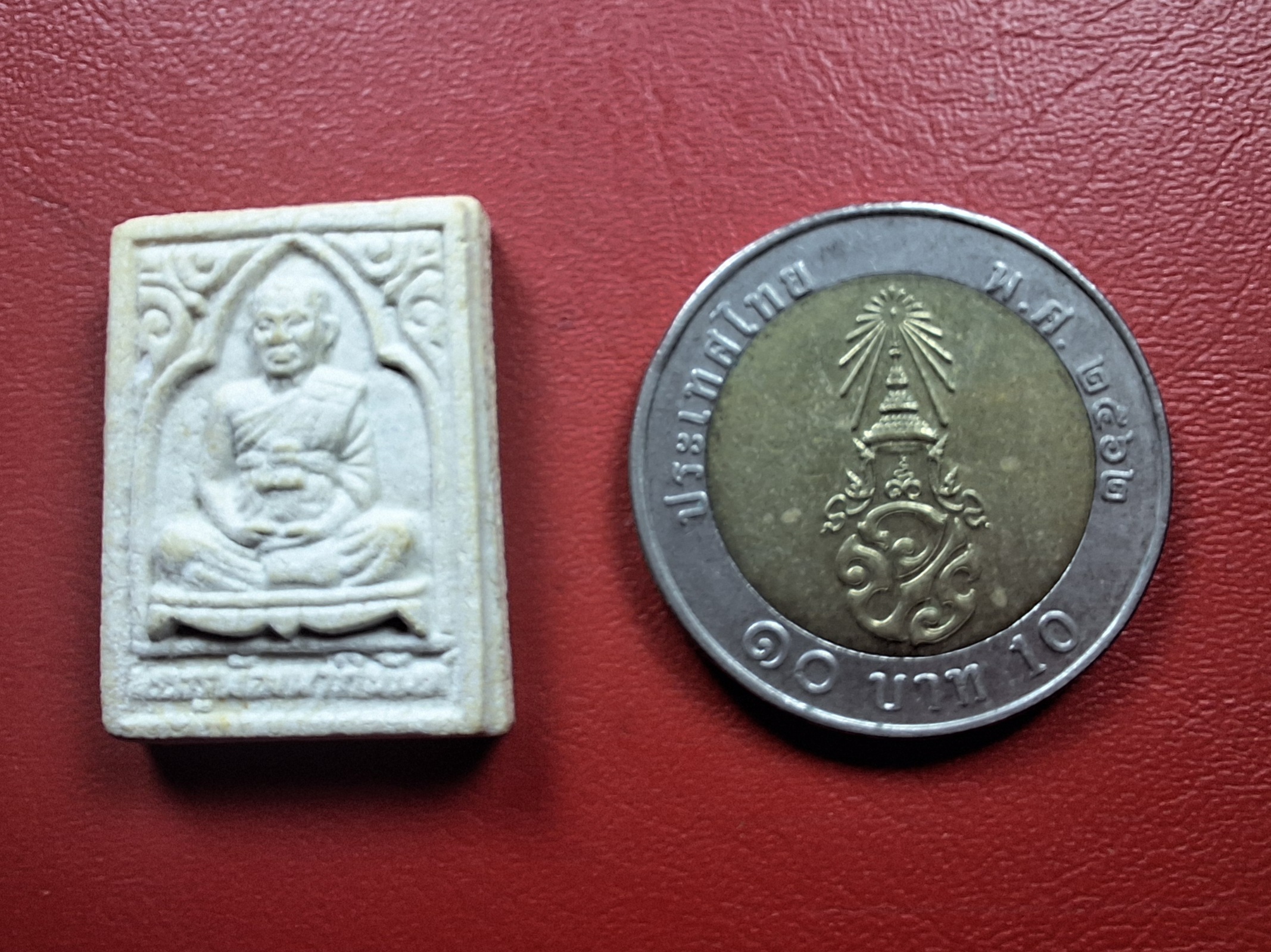 พระครูพัฒนาภินันท์(หลวงพ่อแกละ) วัดลำลูกบัว จ.นครปฐม ที่ระลึกทำบุญอายุ๗๒ปี พระเนื้อผงรูปเหมือน(องค์ที่1)