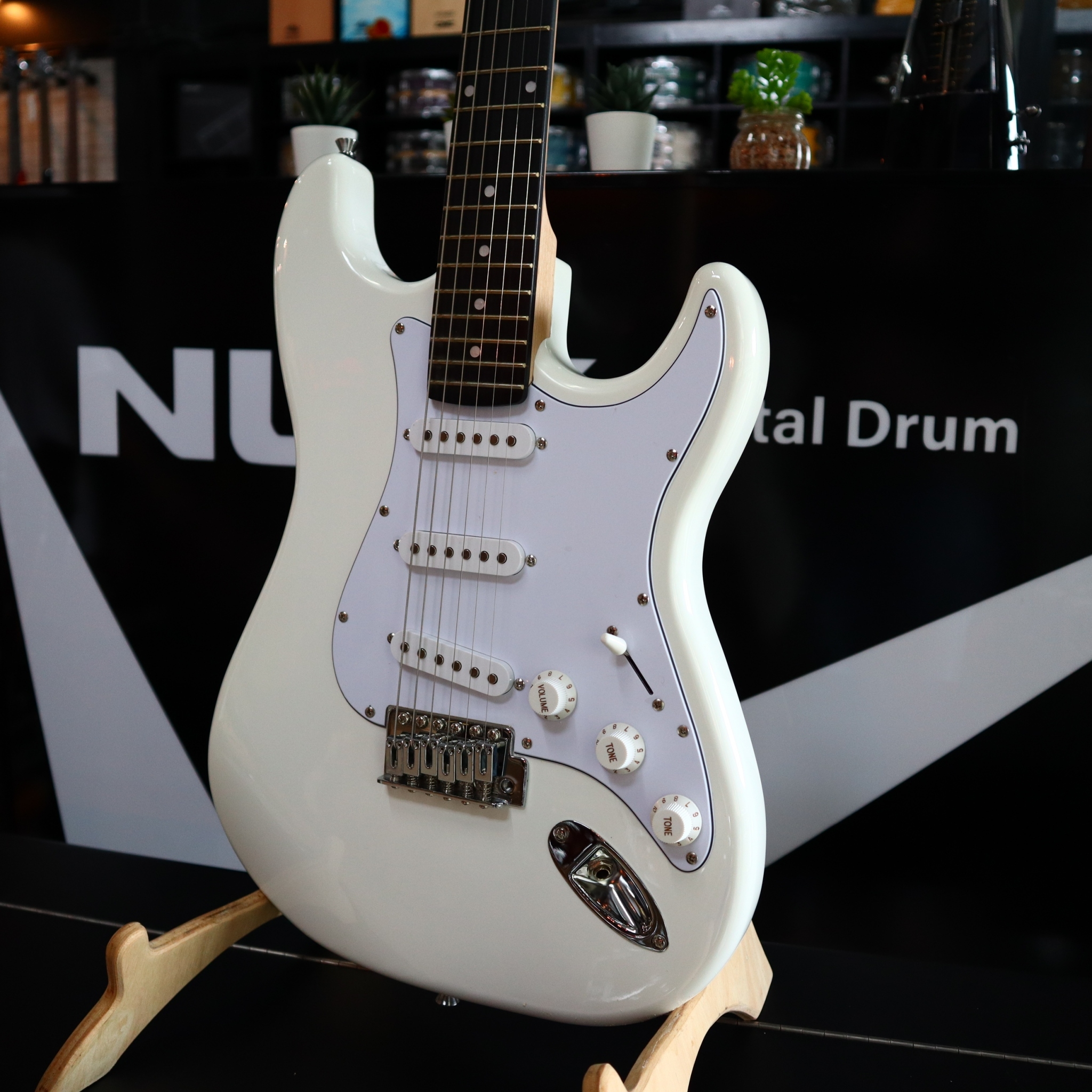 ✅(มีประกัน) Condor กีตาร์ไฟฟ้า CRX10 แบรนด์ Brazil กีต้าร์ไฟฟ้า ปิ๊กอัพ SSS จับคู่แอมป์ 10 W. พร้อมเสียงแตก เลือกสีได้