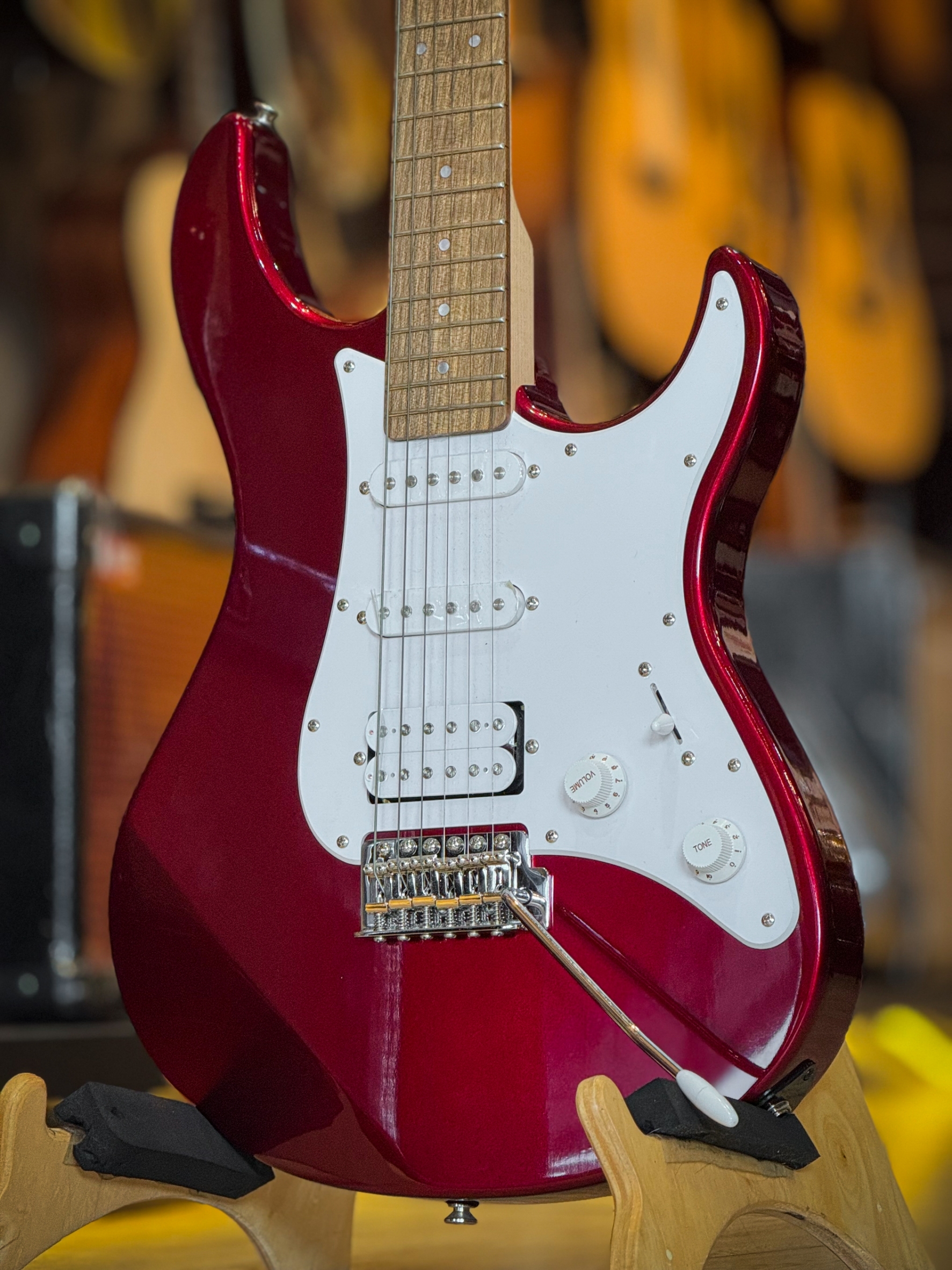 กีต้าร์ไฟฟ้า Yamaha รุ่น Pacifica 012 H-S-S พร้อม ปิ๊ก2อัน / สายแจ็ค / คันโยก (ประกันศูนย์ไทย)