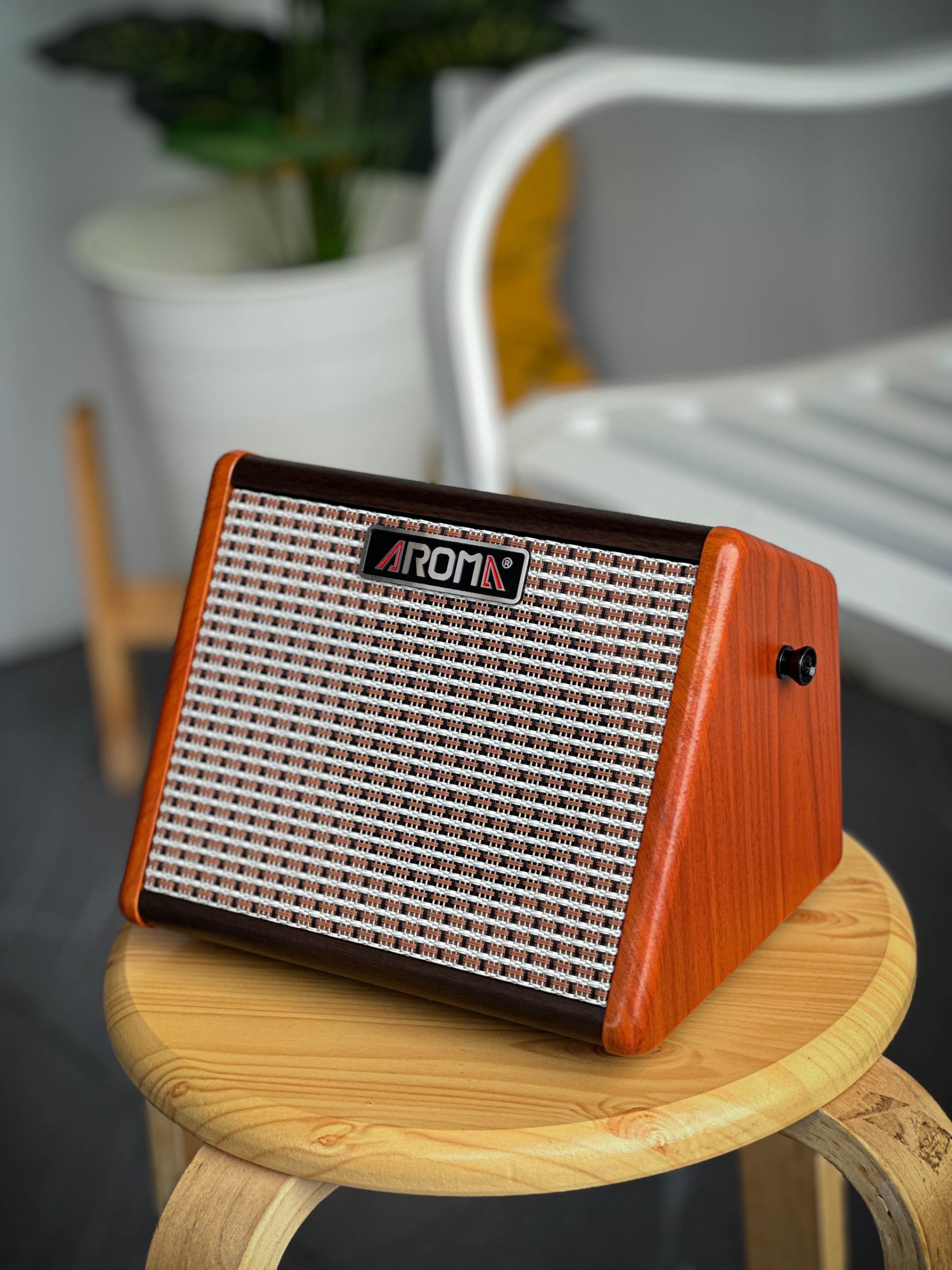 AROMA AG-15A แอมป์กีตาร์โปร่ง ขนาด 15 วัตต์ ต่อบลูทูธได้ + ช่องเสียบไมค์ (แอมป์อคูสติก Acoustic Guitar Amp) FREE!! สายหนัง
