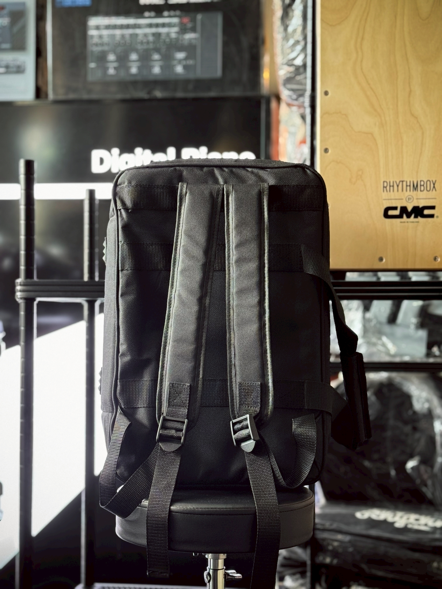 กระเป๋ากระเดื่องTakane สีดำแถบหนังน้ำตาล บุฟองน้ำ 12 มิล กช้ได้ทั้งแบบหิ้วเป้สะพายหลัง ใช้ได้ทั้งคู่เดี่ยว บุฟองน้ำหนา พกพาง่าย