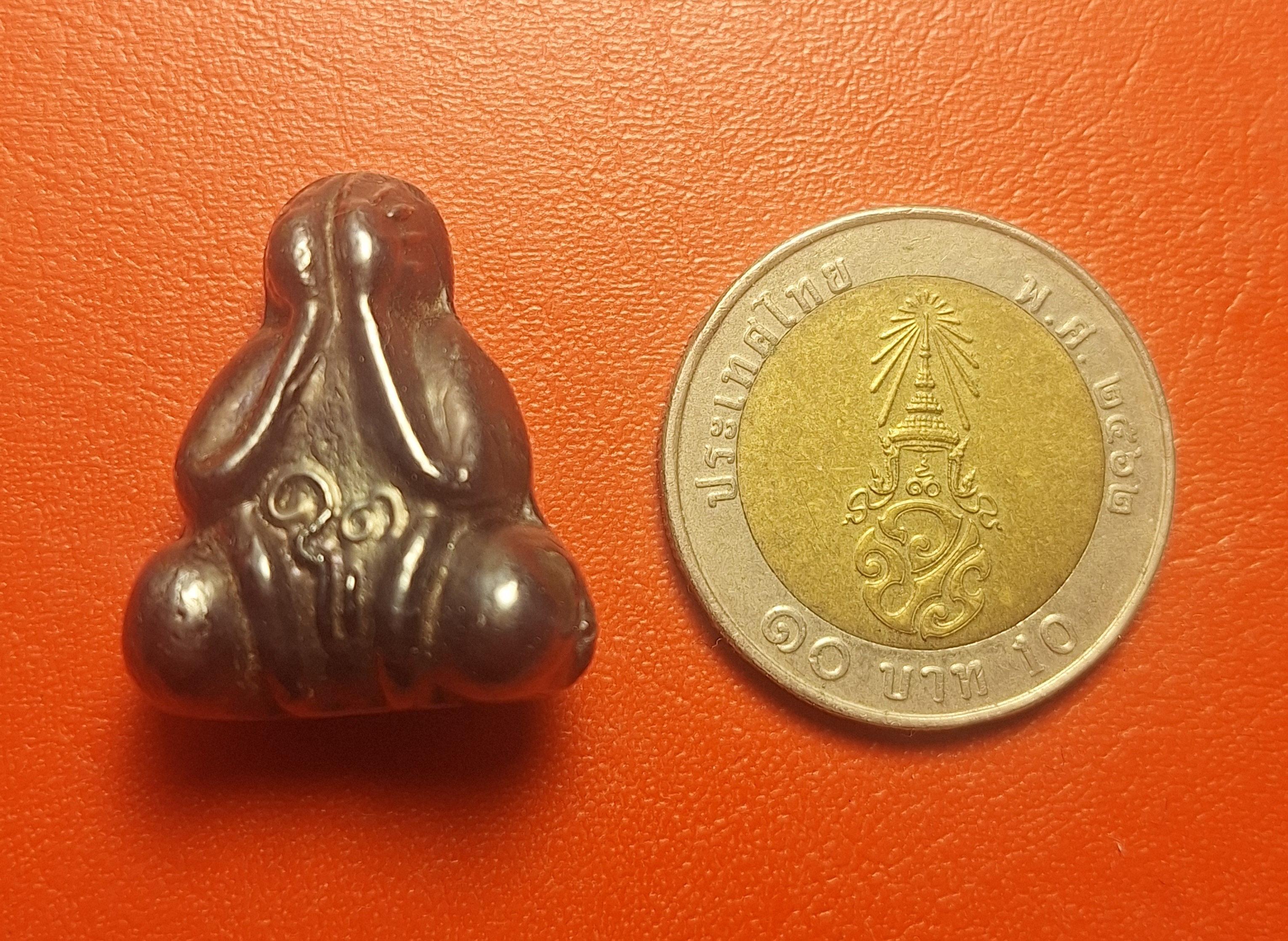 หลวงพ่อคิ้ม วัดหนองเสือ พระปิดตา พิมพ์ใหญ่ เนื้อเมฆพัตร(องค์ที่1)