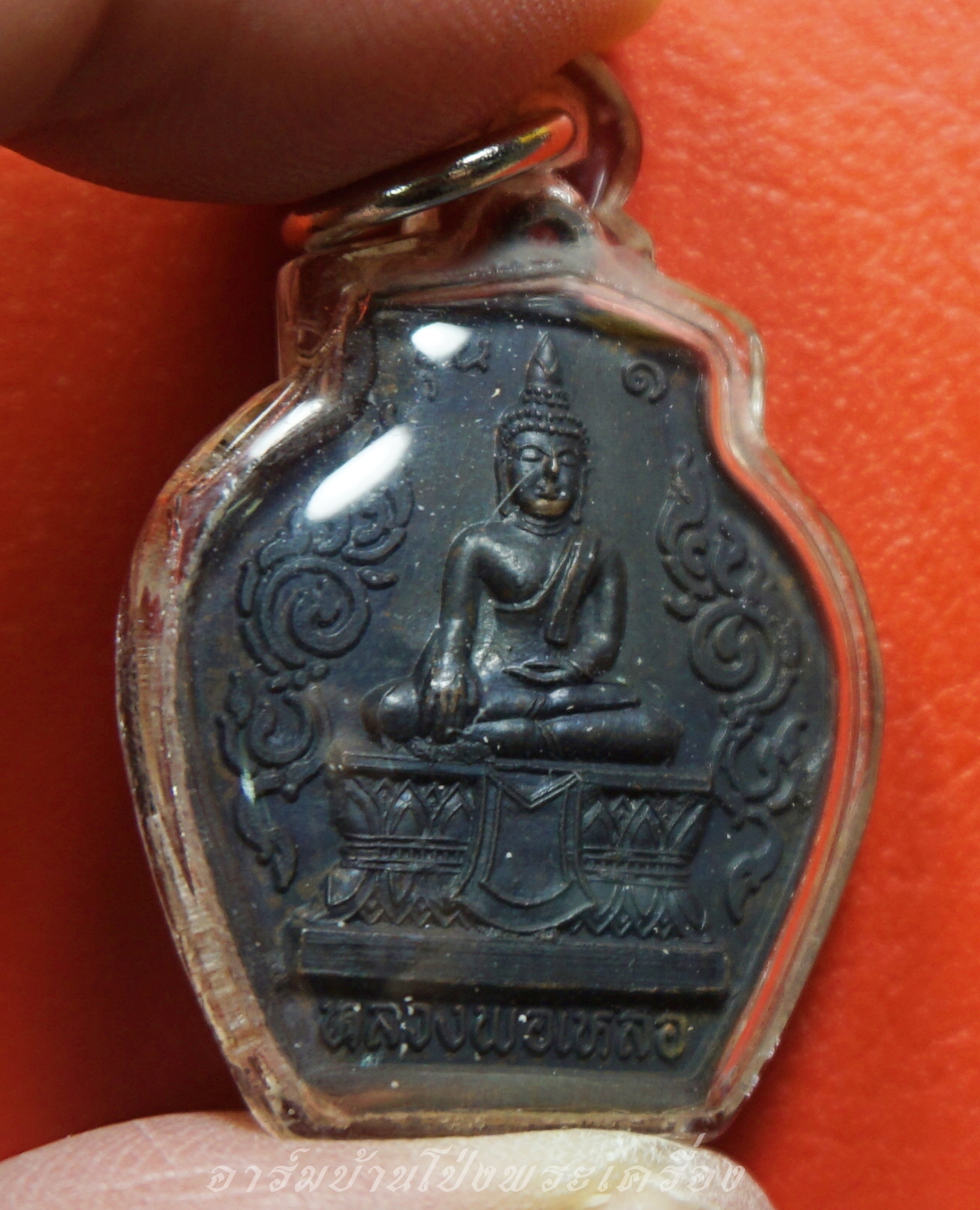 หลวงพ่อเหลือ วัดเขาเหลือ รุ่น๑ ปี๒๕๔๐ หลังหนุมานเชิญธง เนื้อทองแดงรมดำ(องค์ที่3)