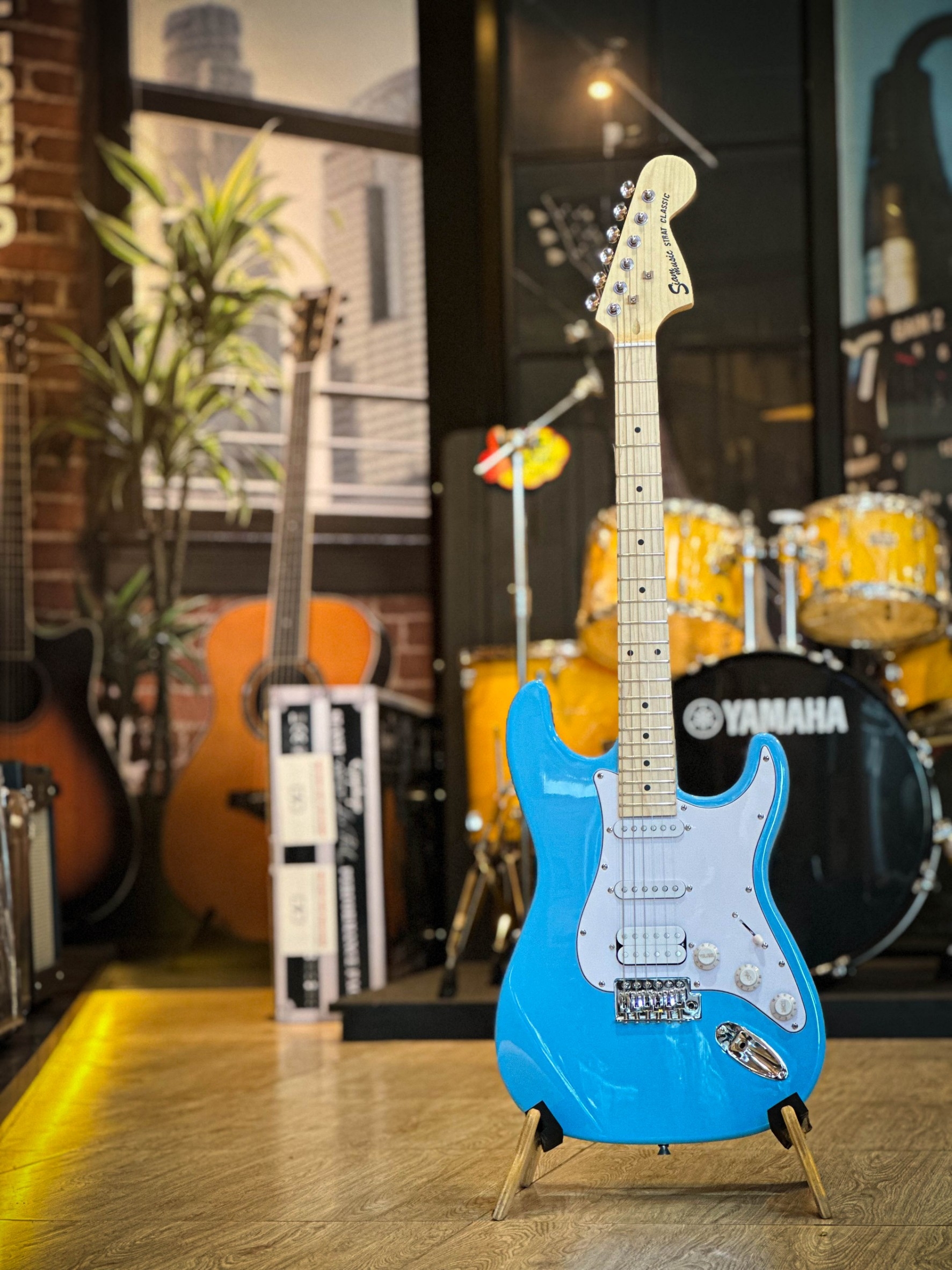 กีต้าร์ไฟฟ้า Siam music SM-02-F คอขาว สีฟ้า ปิ๊กอัพ HSS พร้อมเซต ตู้แอมป์ DE-20 ฟรี กระเป๋า สายแจ็ค ปิ๊ก2อัน