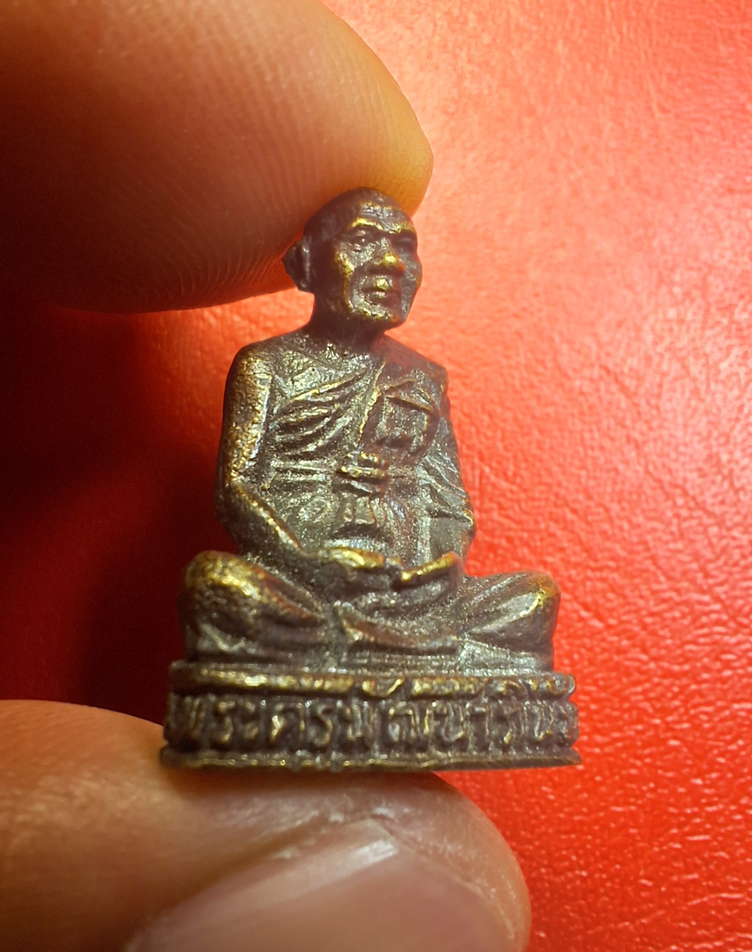 หลวงพ่อแกละ วัดลำลูกบัว รูปหล่อ รุ่น๑ ปี๒๕๓๙ เนื้อทองเหลืองรมดำ(องค์ที่2)