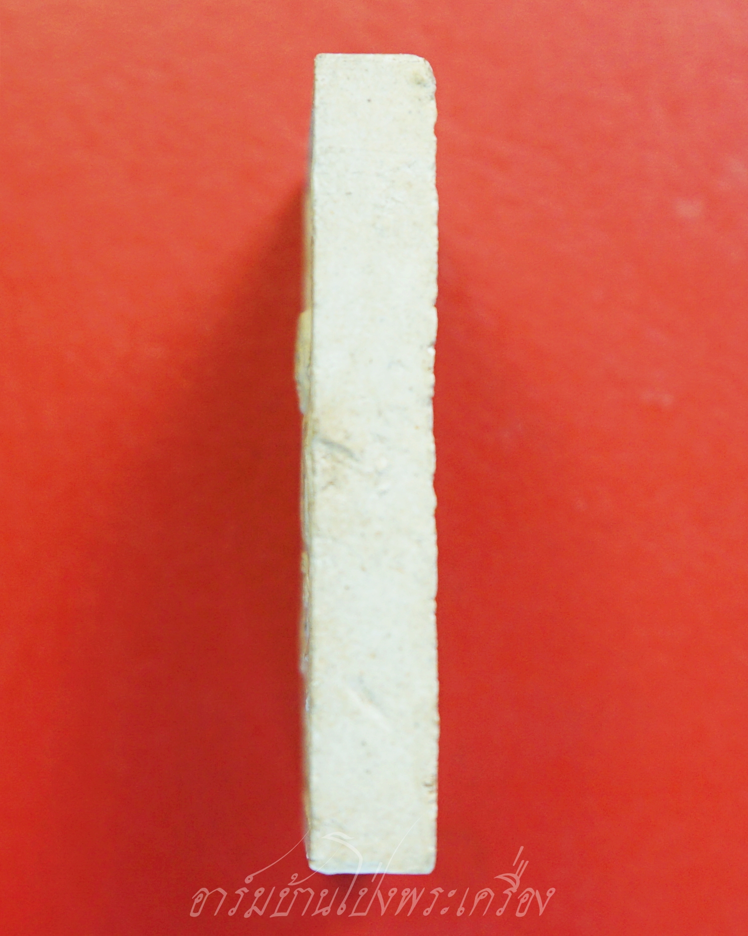 หลวงพ่อชุ่ม วัดท่ามะเดื่อ หลัง หลวงพ่อไฮ้ พระผงสีขาว(องค์ที่1)