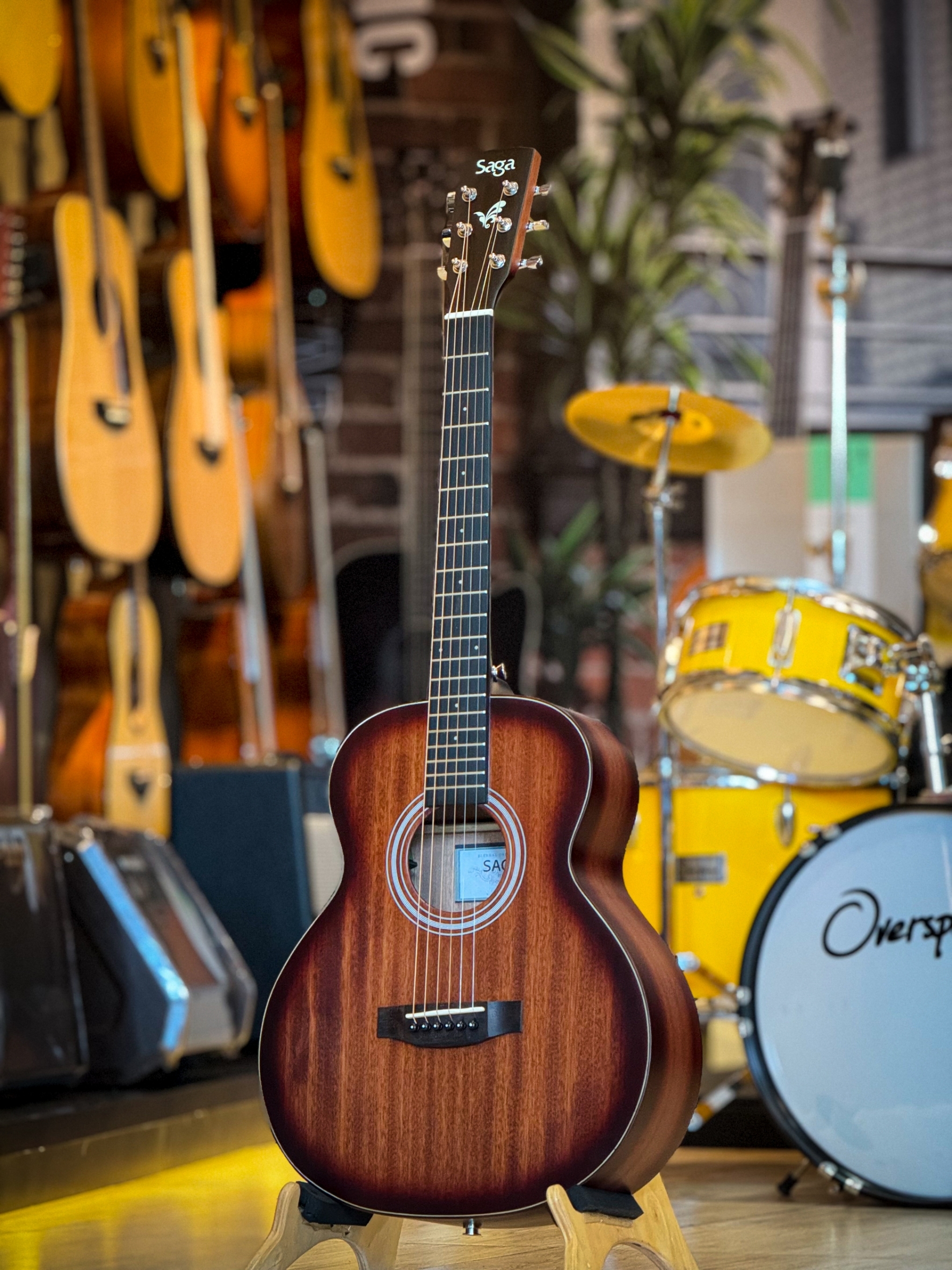 กีต้าร์โปร่ง 36 นิ้ว SAGA รุ่น GS-700S ภาคไฟฟ้า OS-1 หน้าไม้แท้ พร้อมของแถมสุดคุ้ม