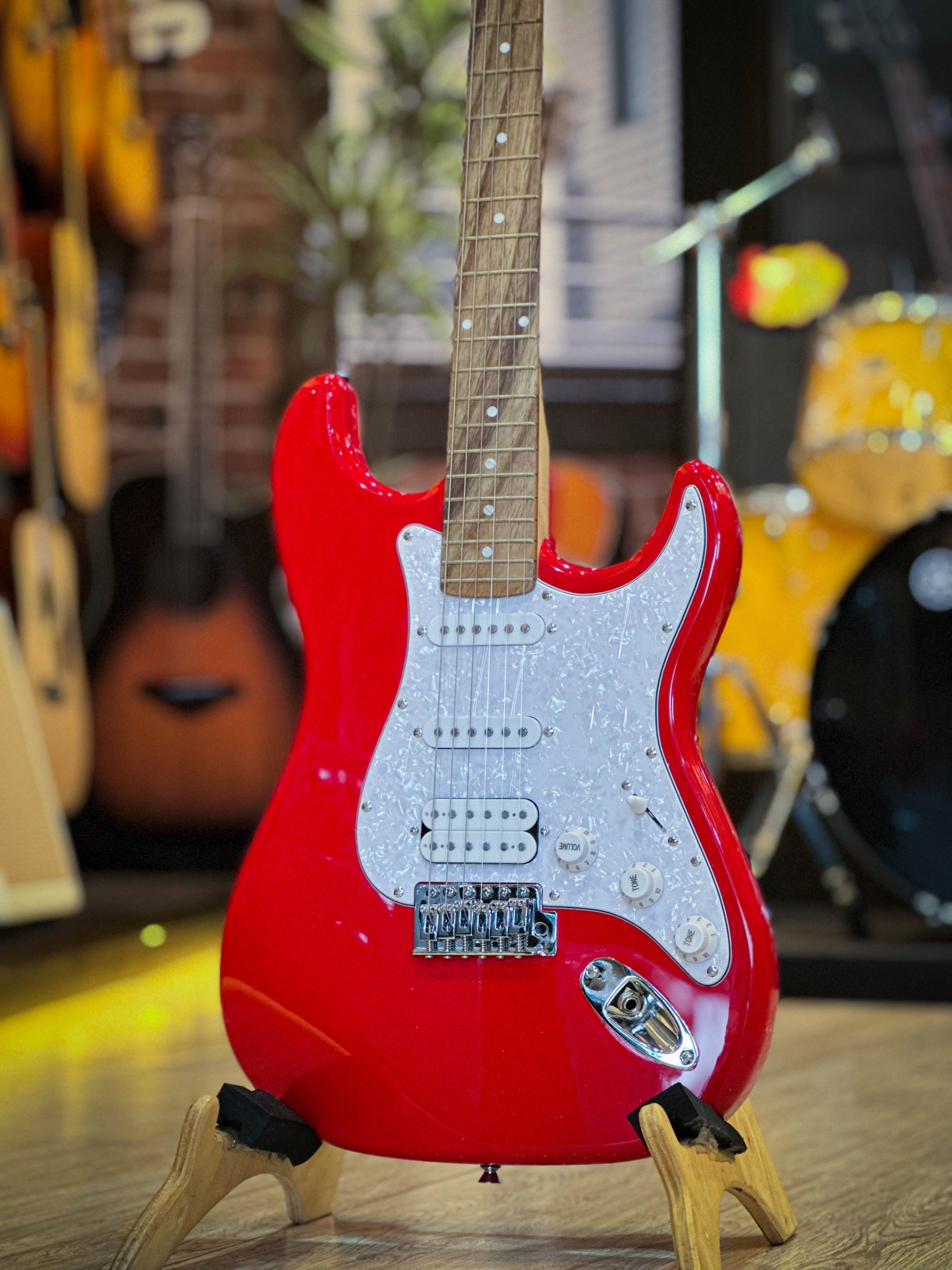 กีต้าร์ไฟฟ้า Gusta รุ่น GST-01 ปิ๊กอัพแบบ HSS มีหลายสี เสียงหนา เล่นได้ทุกแนว *รับประกันสินค้า*