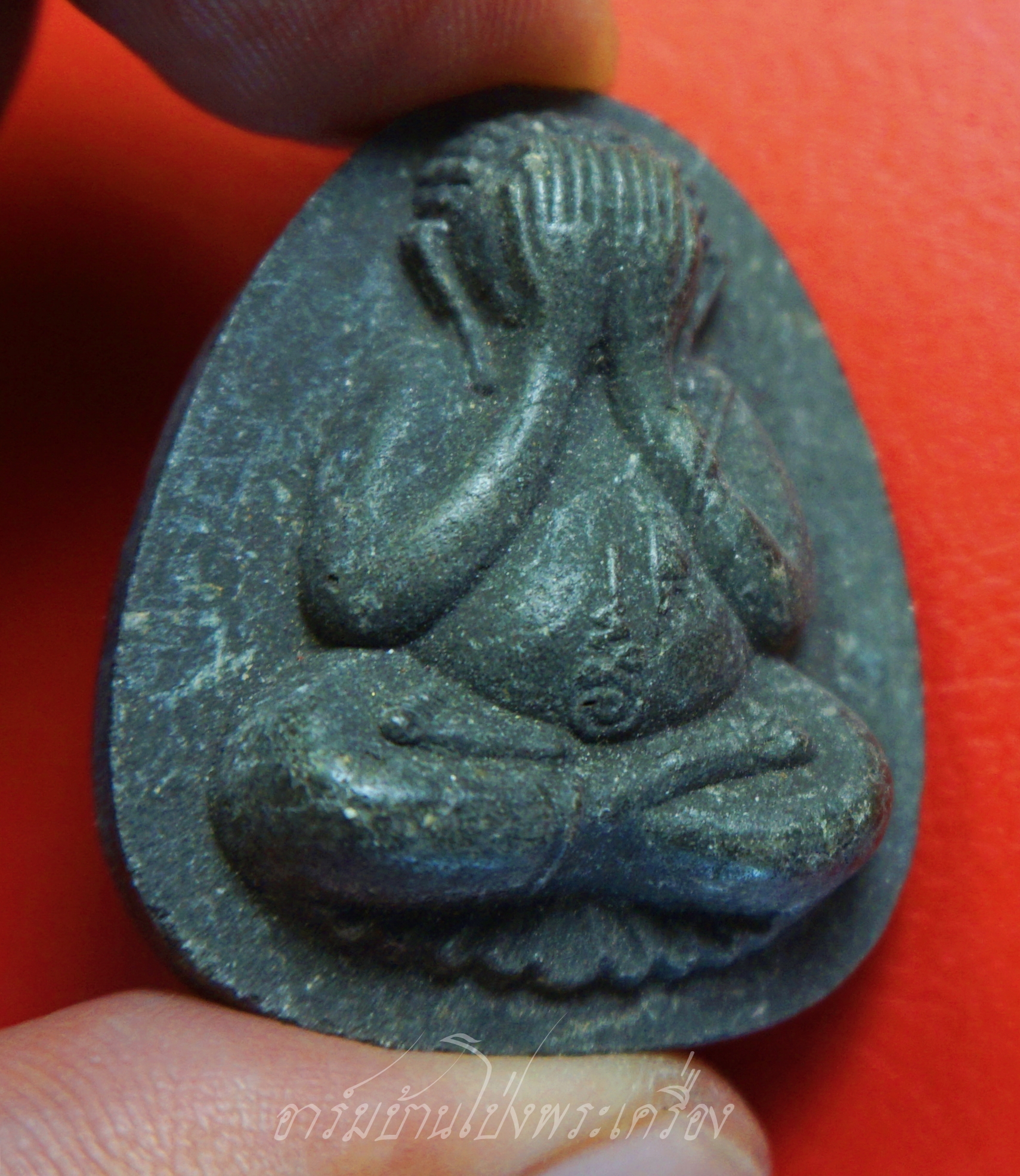 หลวงพ่อแพ วัดพิกุลทอง จ.สิงห์บุรี พระปิดตา เนื้อผงสีดำ(องค์ที่1)