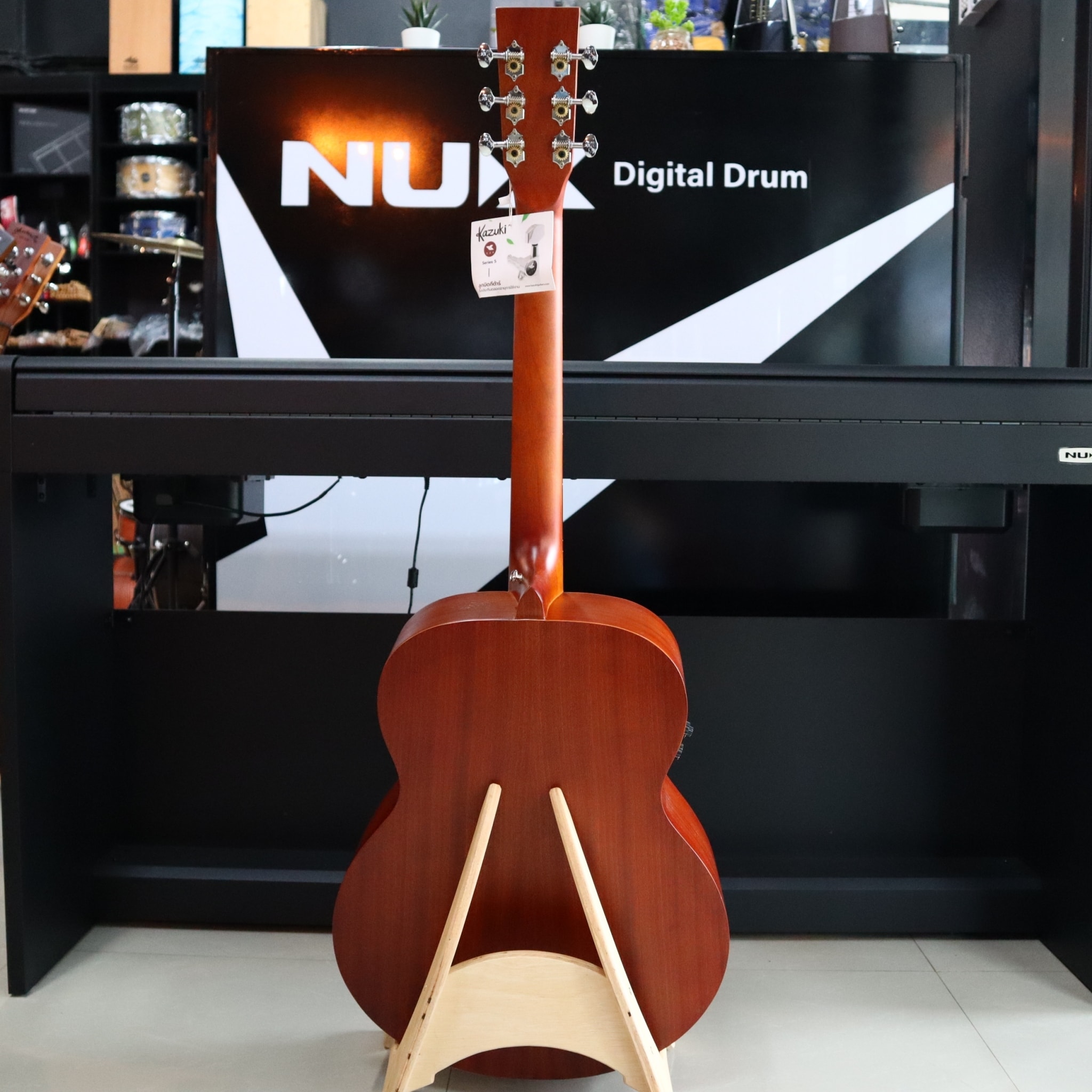 กีต้าร์โปร่งไฟฟ้าที่ไม่ง้อแอมป์ kazuki ระบบ #TransAcoustic TAC-1 ทรงOM พร้อมเอฟเฟค ลำโพงในตัว