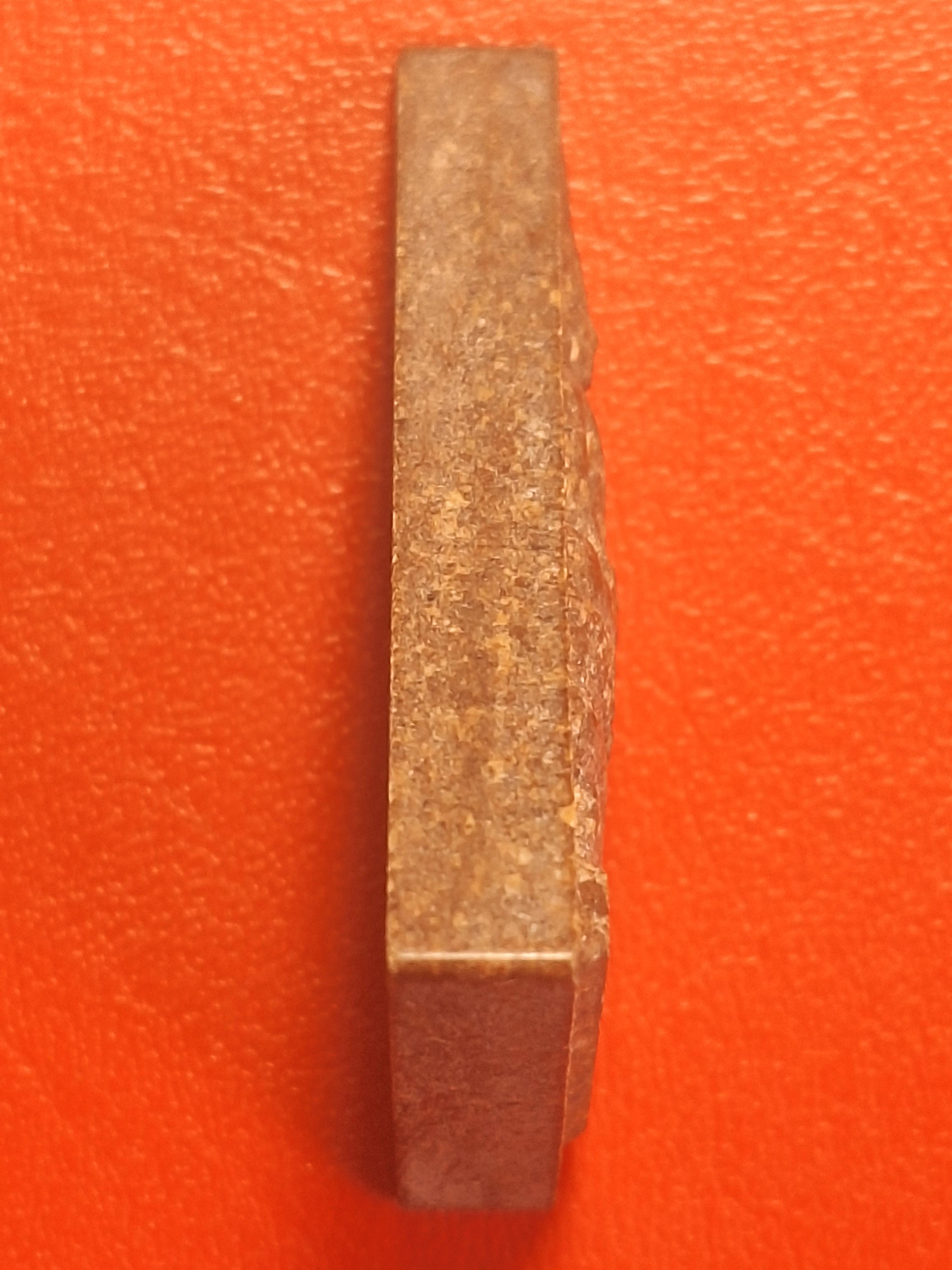 พระพุทธนวมมหาราชายุจฉับปริวัตนมงคล พระผงพิมพ์สามเหลี่ยมหลัง ภปร. ปี๒๕๔๒(องค์ที่1)