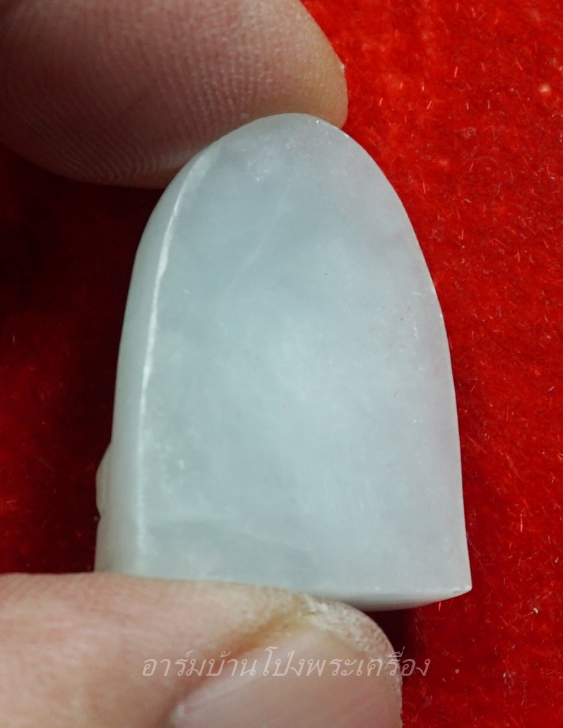 หลวงพ่อขันธ์ วัดพระศรีอารย์ พระหยกขาว พร้อมกล่องเดิม(องค์ที่10)