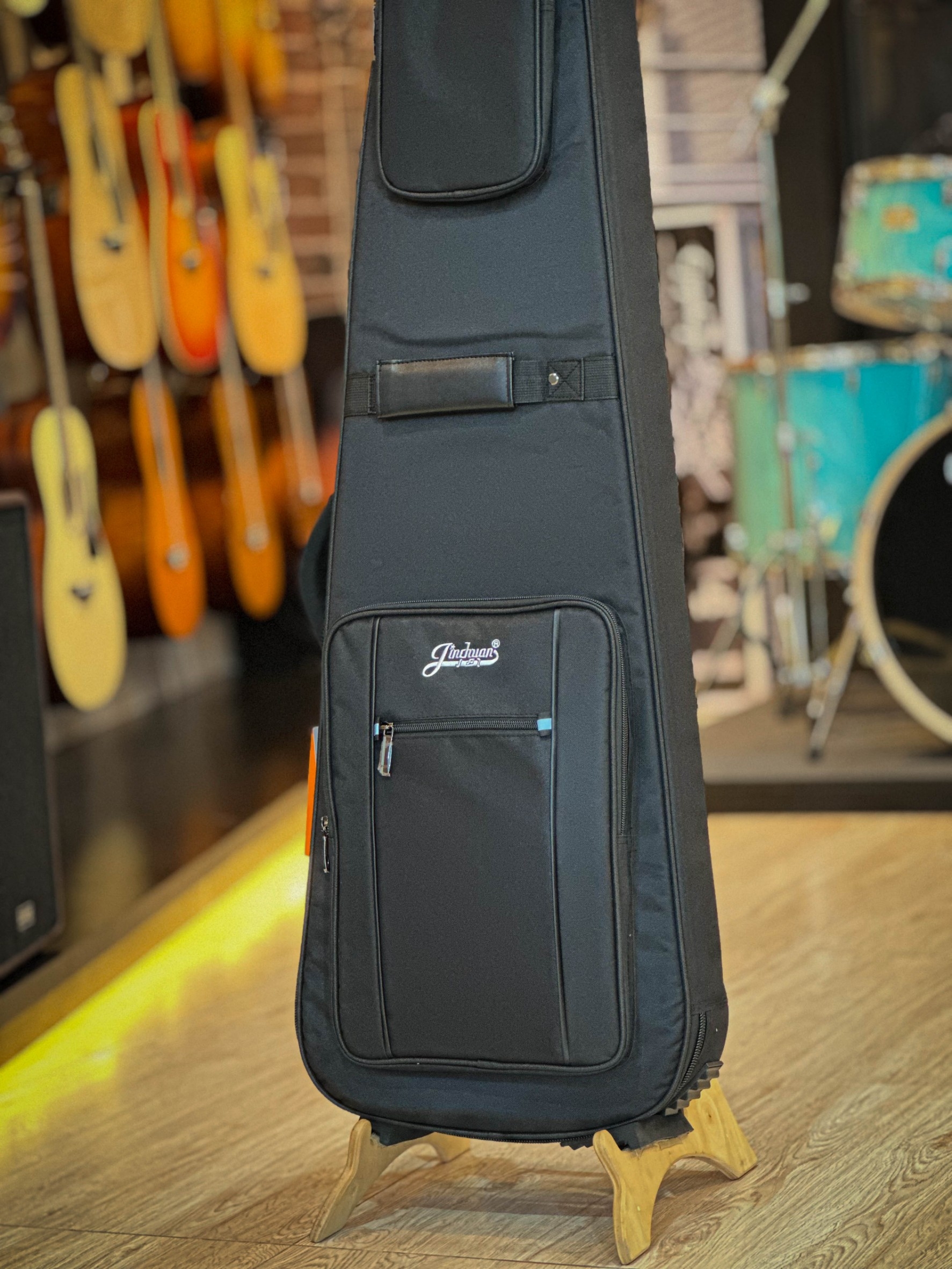 Jinchuan ซอฟเคสเบส JC BB-2213 สีดำ บุฟองน้ำหนามาก ป้องกันการกระแทกได้ดี กระเป๋าเบส เบสไฟฟ้า มีหูหิ้ว สายสะพายหลัง