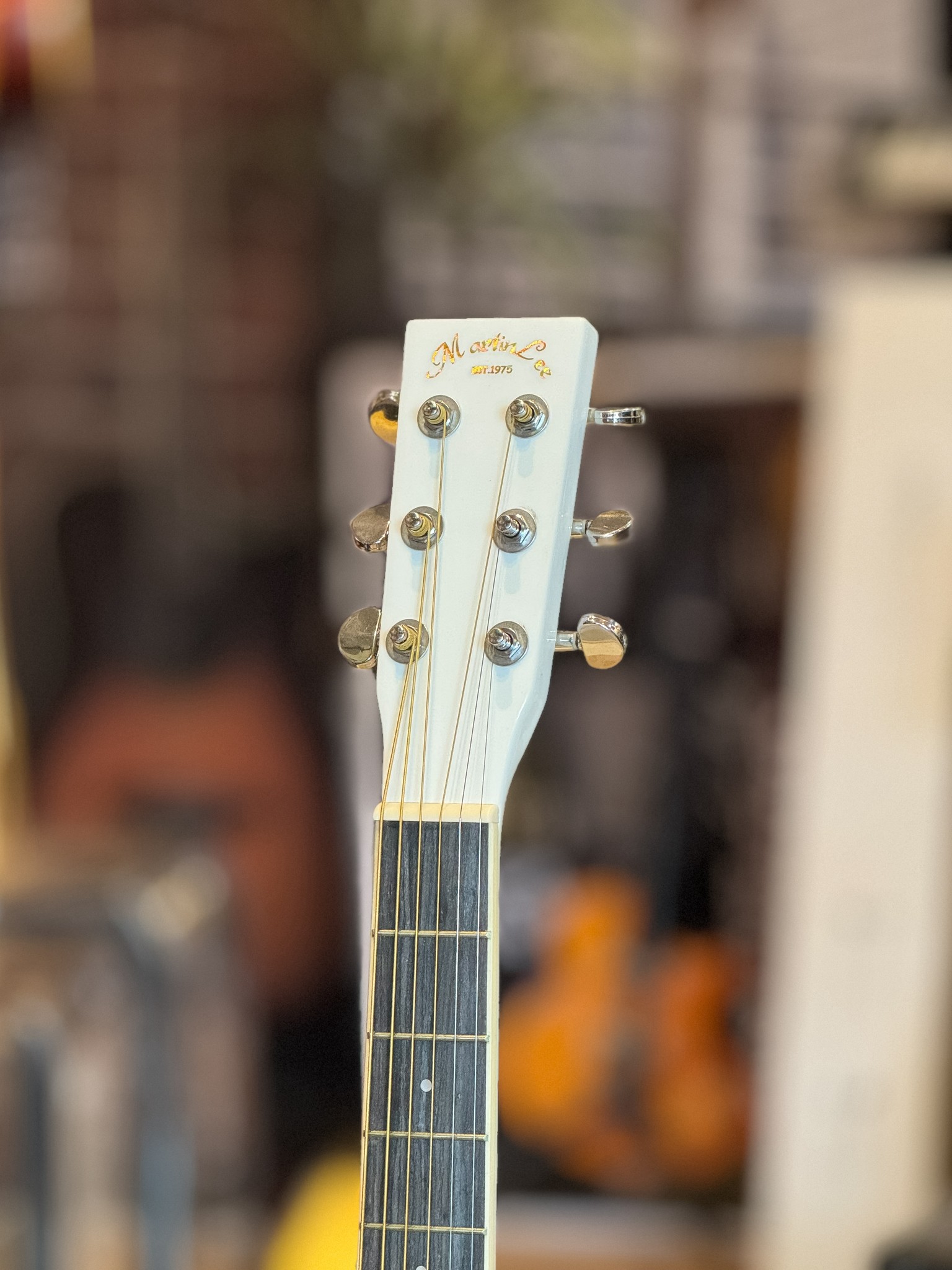 กีต้าร์โปร่ง Martinlee MD410C สีขาว ขนาด 41 นิ้ว พร้อม กระเป๋า ปิ๊กกาด ปิ๊ก4อัน ประแจ ใบคอร์ด คาโป้